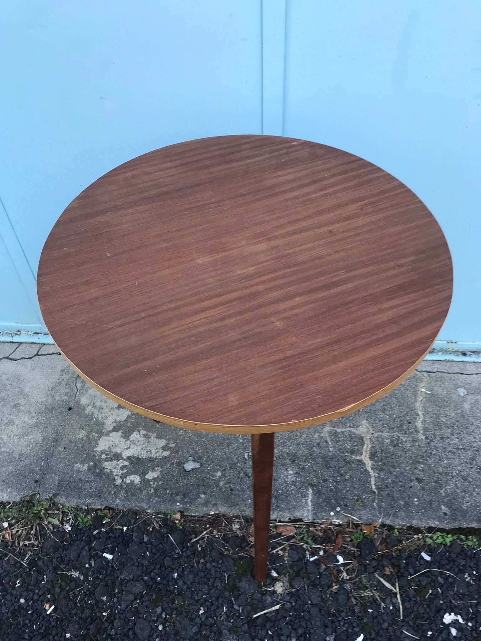 Table ronde tripode années 60