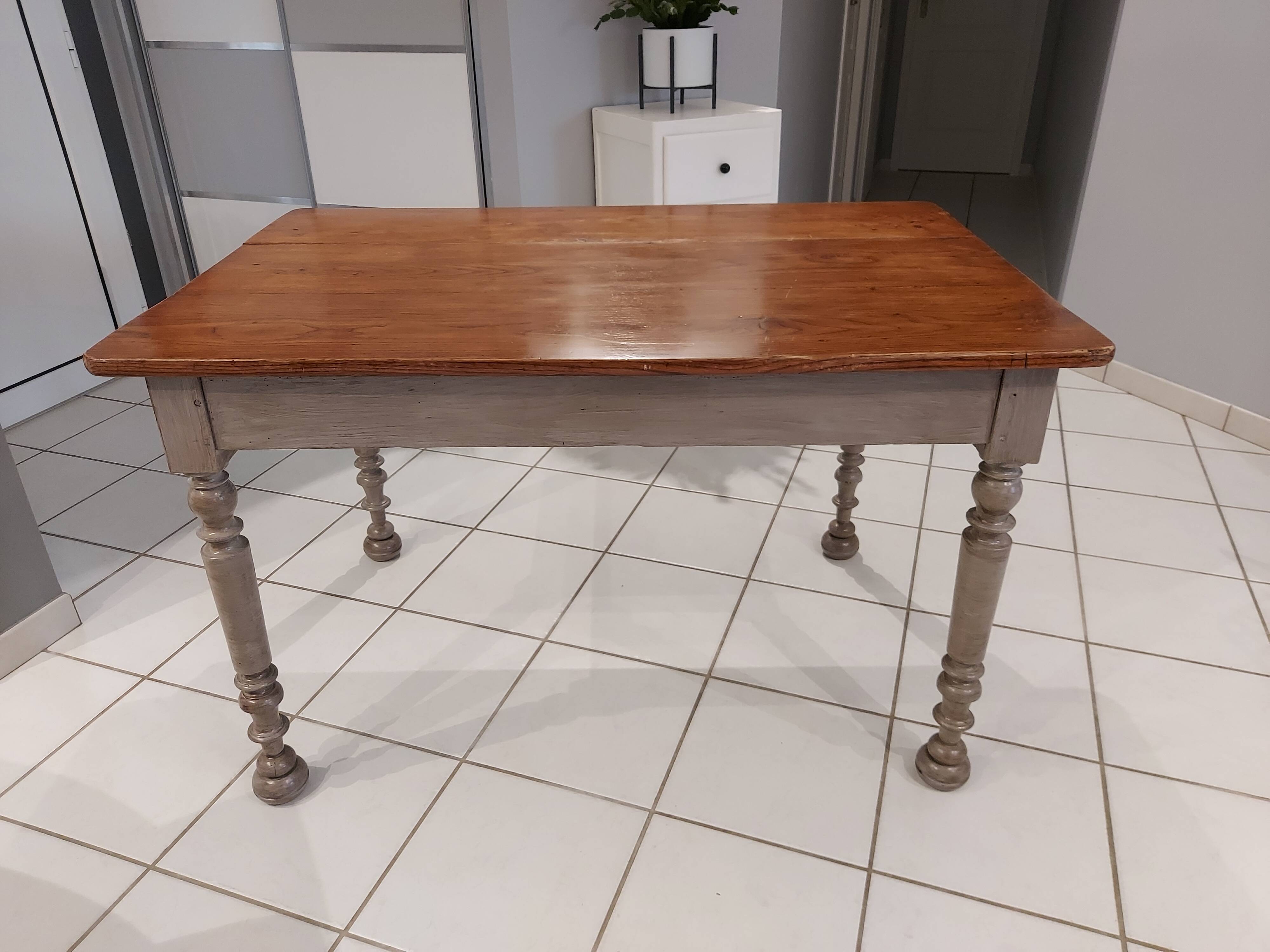 Bistrot dining table and vintage 1920s farmhouse