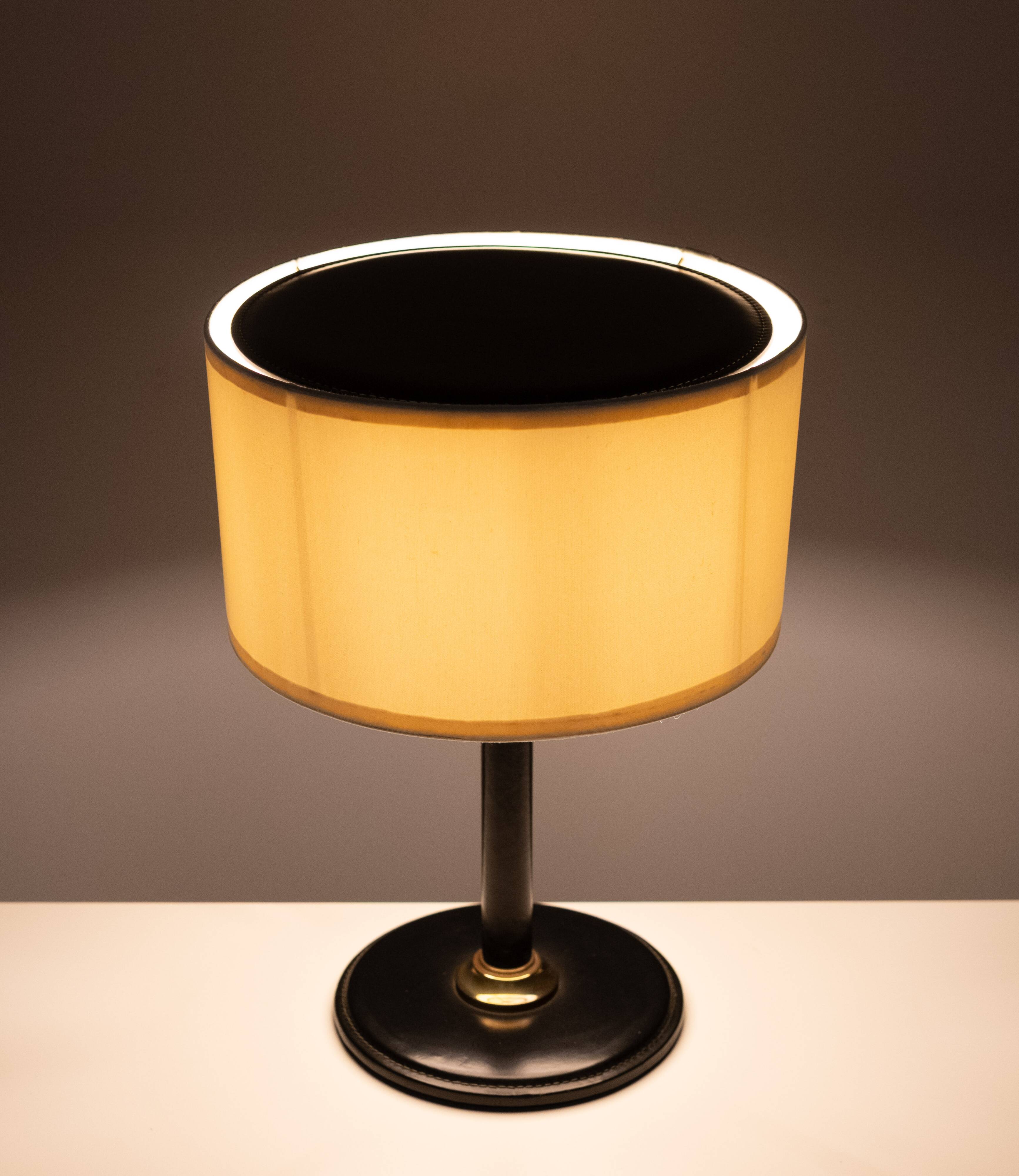 Grand ensemble de bureau exclusif en cuir cousu, années 1960, France