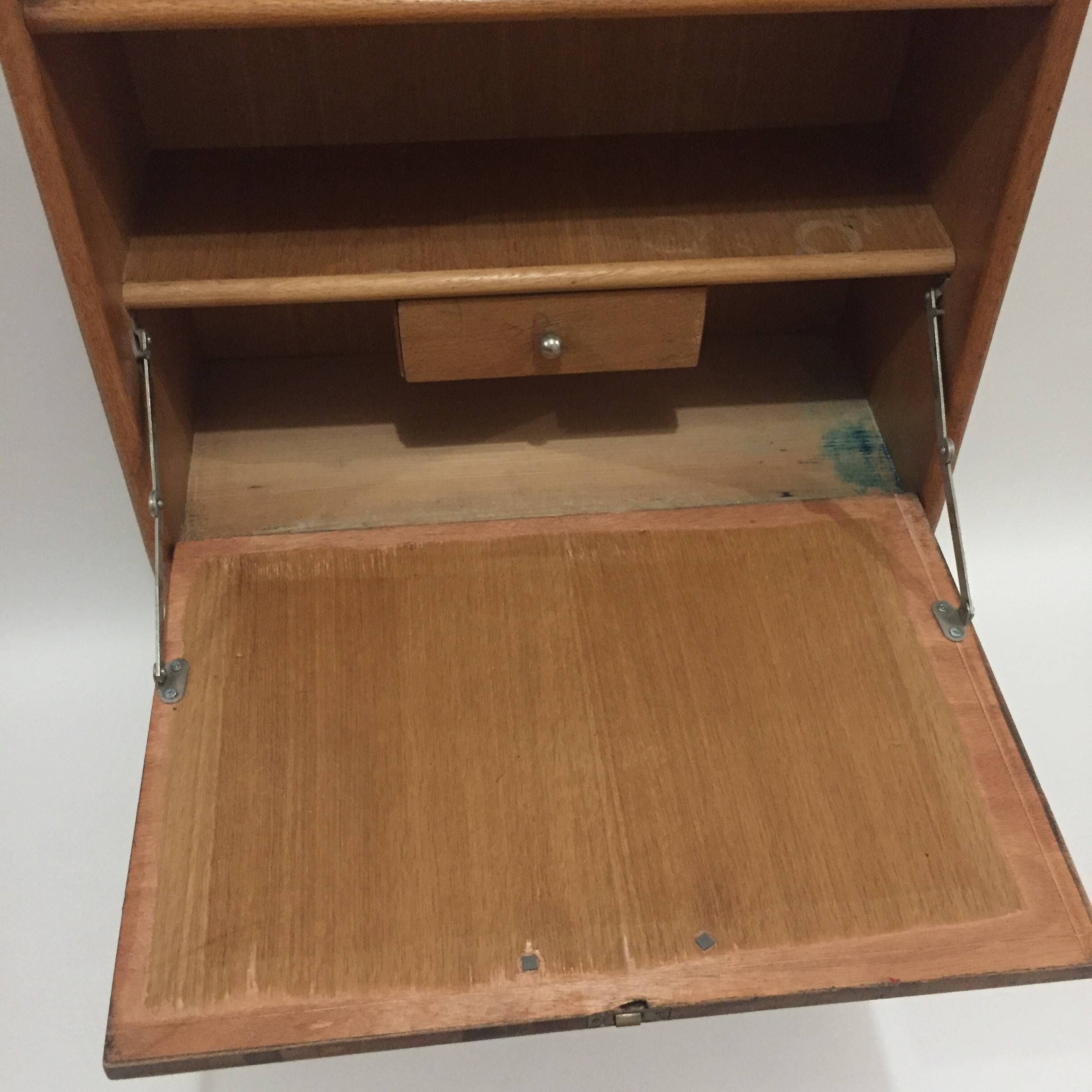 Secretary 60s compass feet