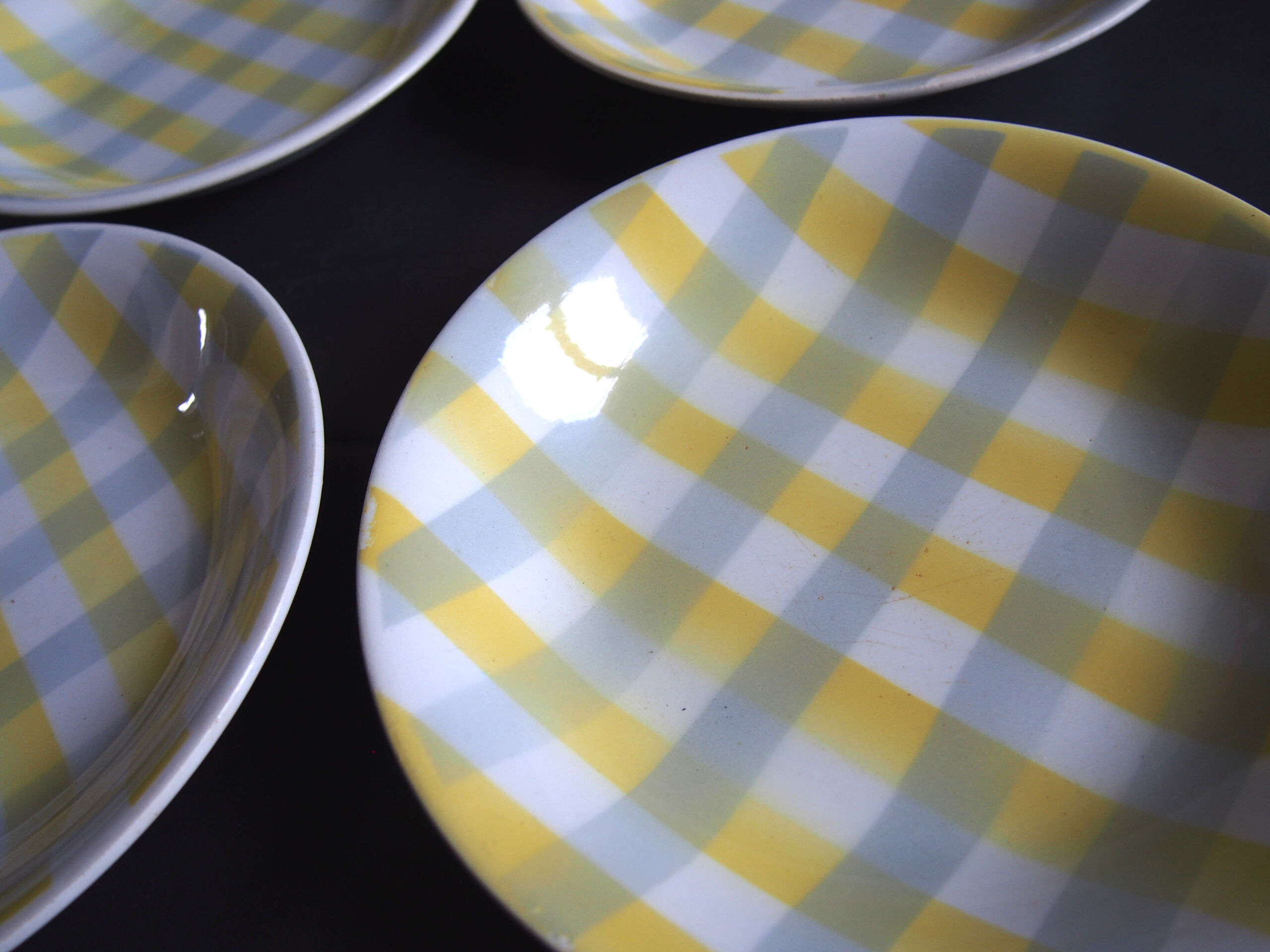 4 Hollow yellow checkered plates