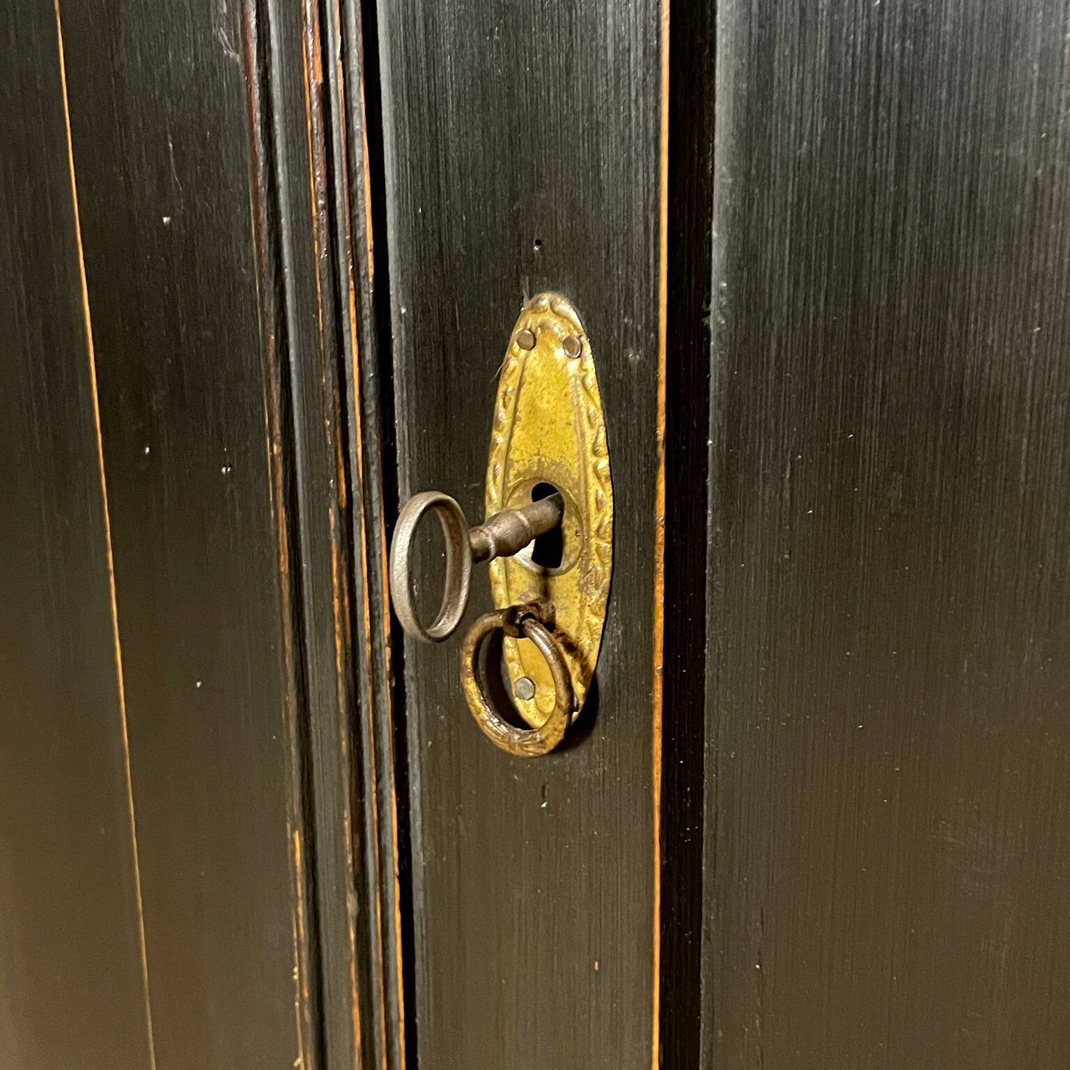 Meuble en pin des années 1930