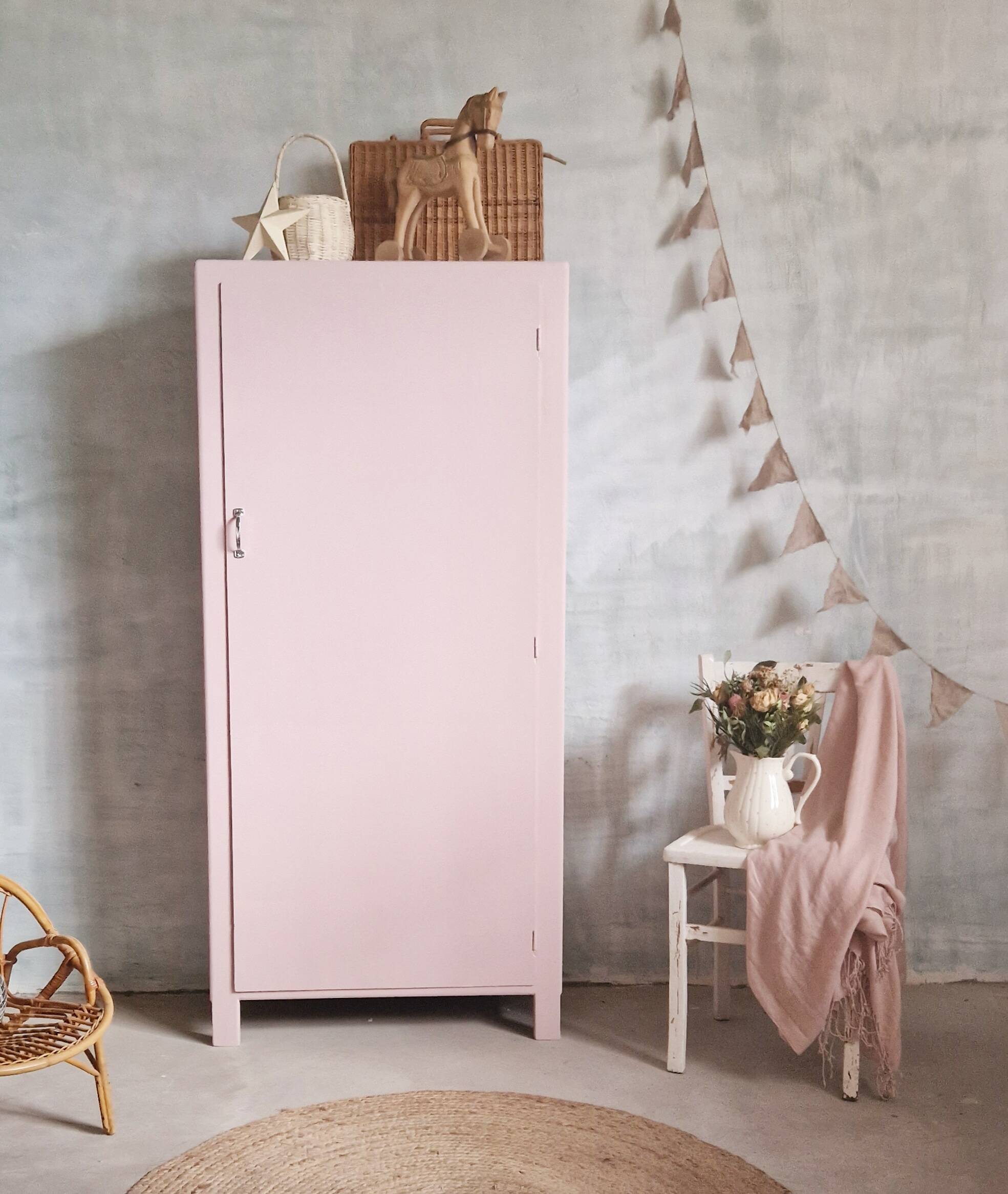Velvet pink cabinet