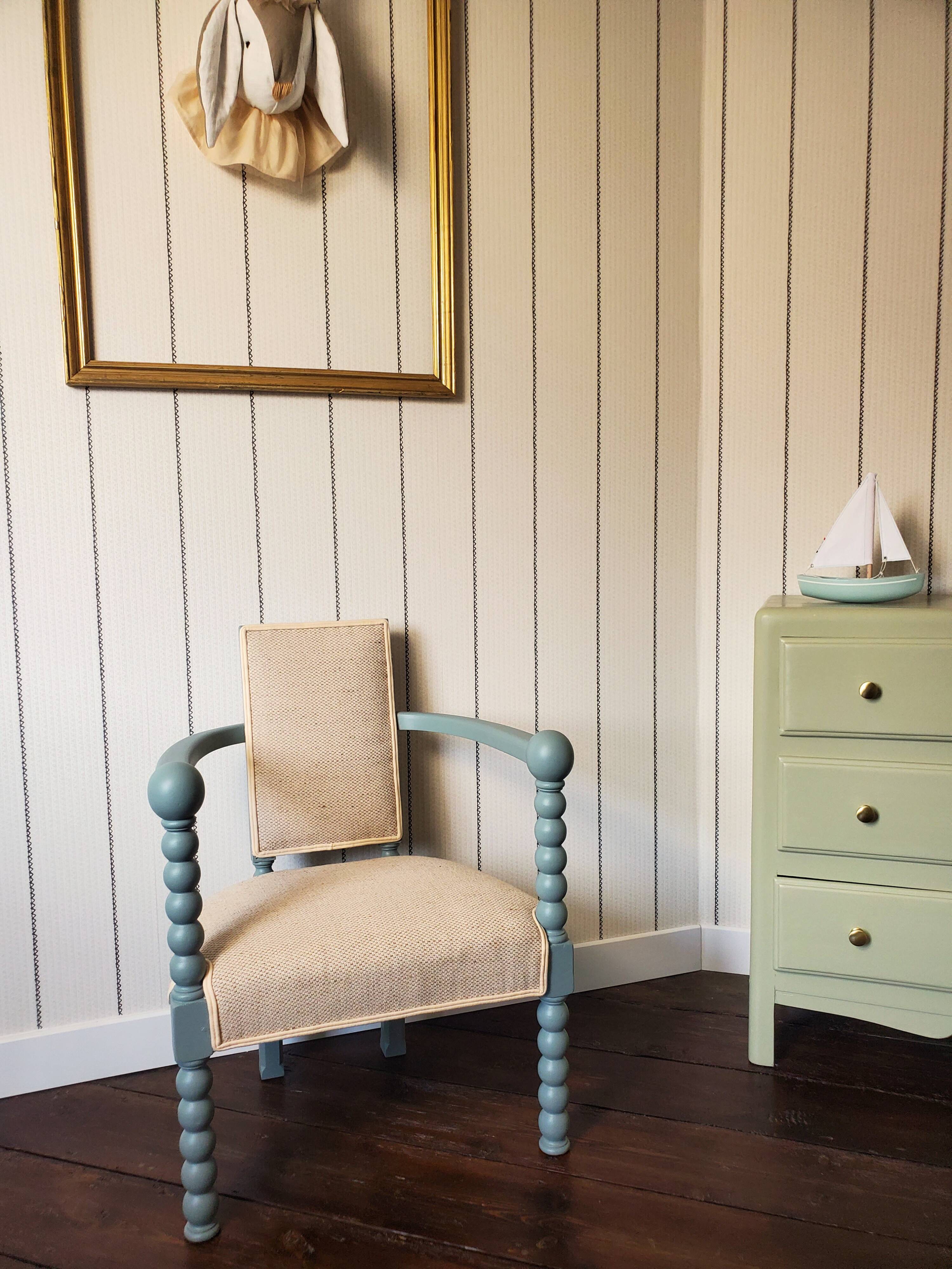 Classic style armchair