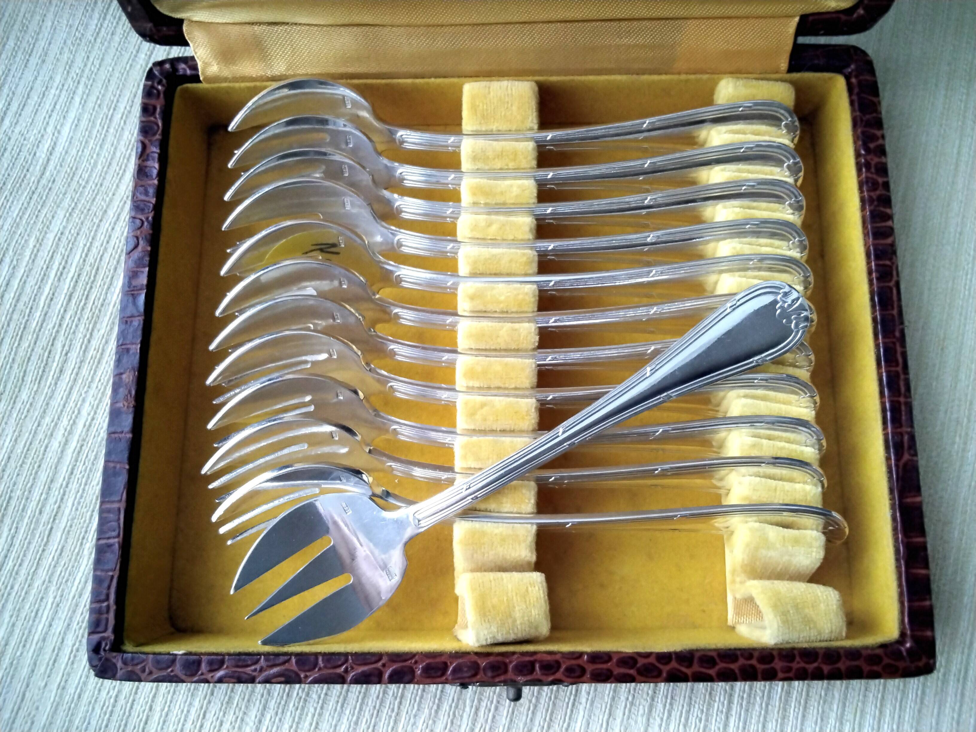 Set of 12 silver-plated oyster forks "Crossed Ribbons"