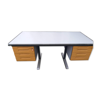 Desk gesika