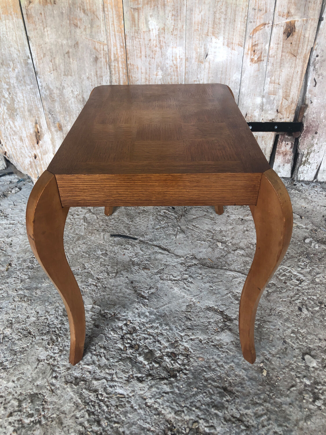 Coffee table wood marquetry tray and curved legs vintage