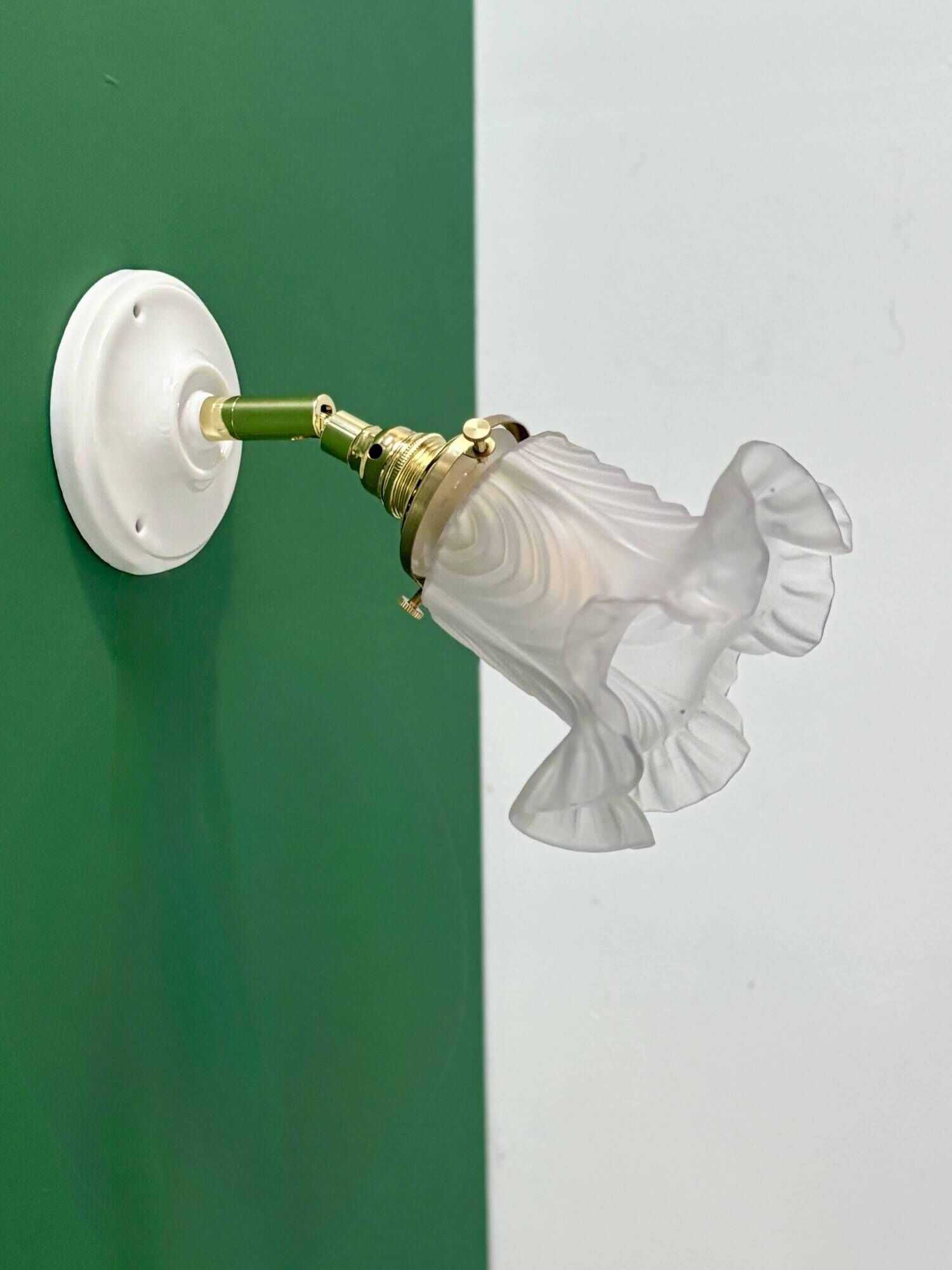 Vintage frosted glass tulip wall light (APJ1)