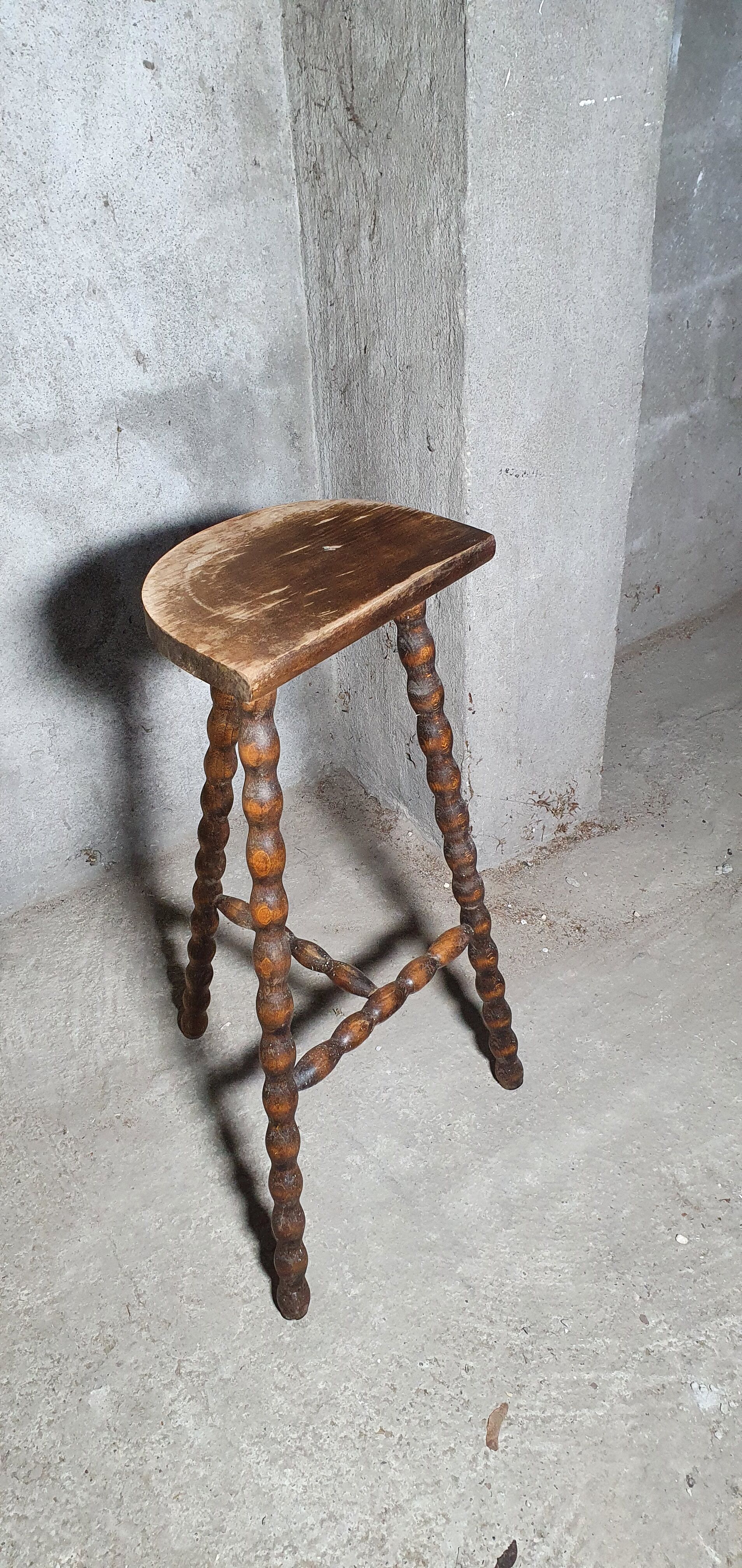 Bar stool