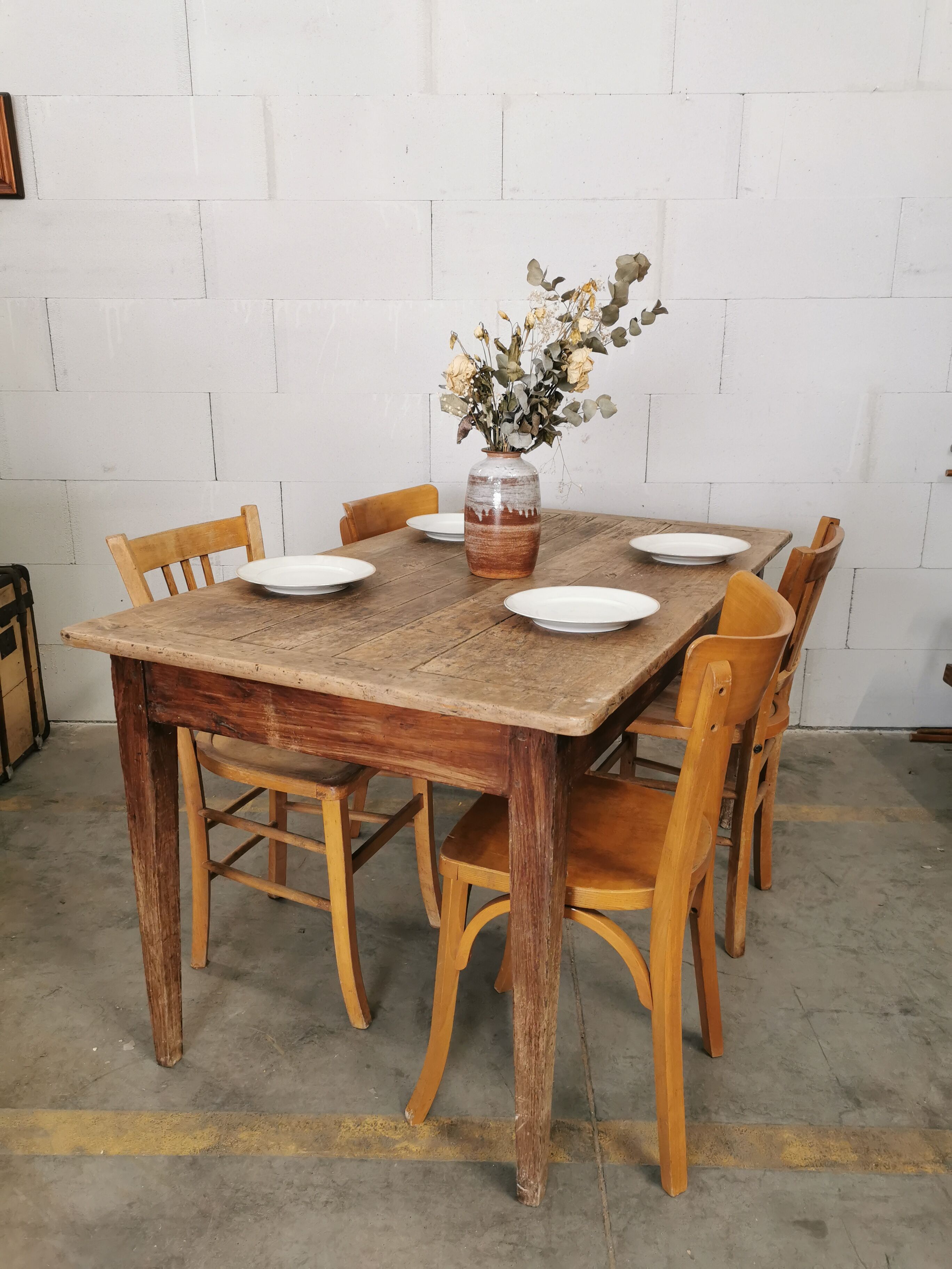 Farm table 4 to 6 people