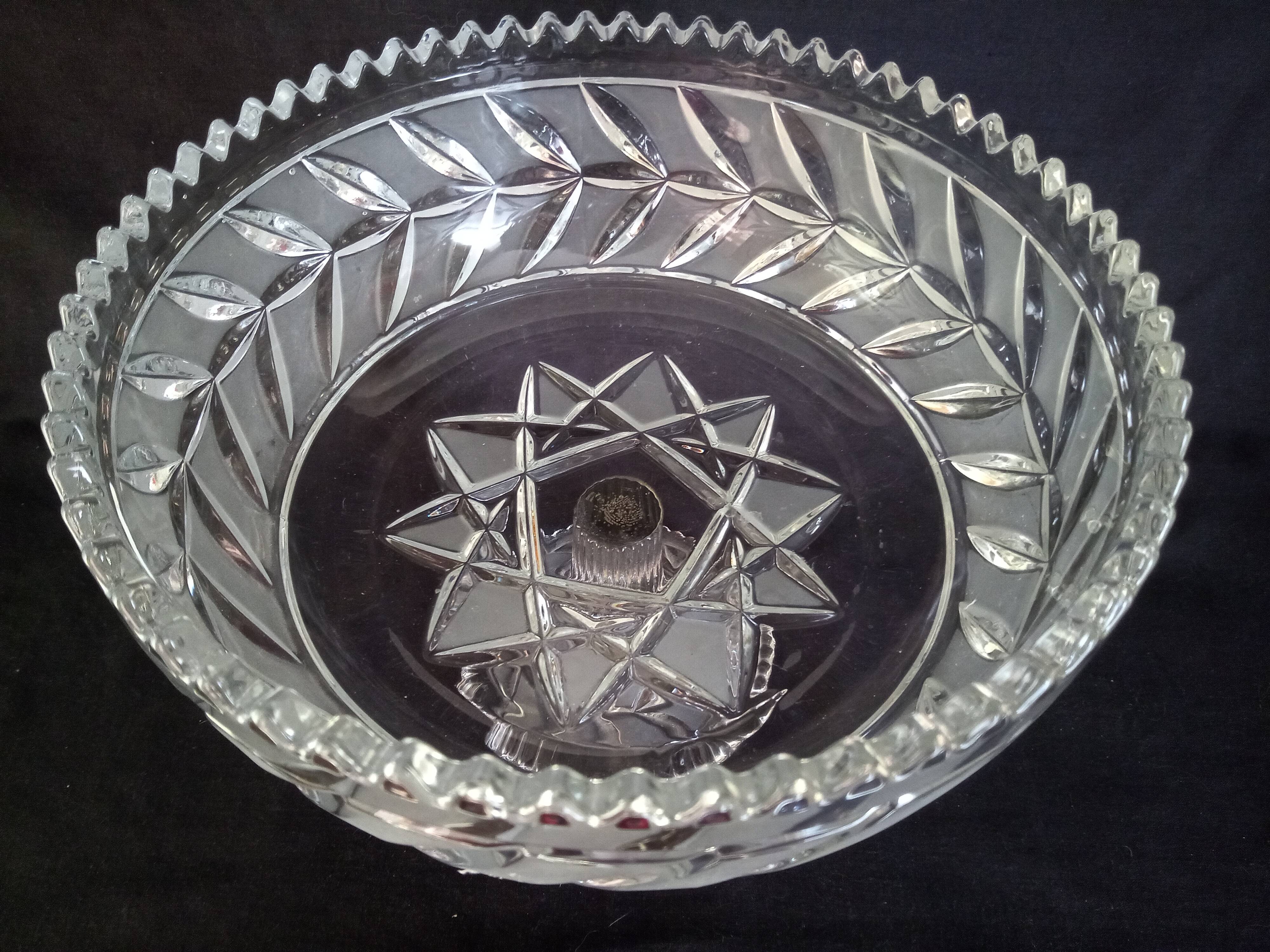 Centerpiece (or fruit bowl) on a cut crystal stand