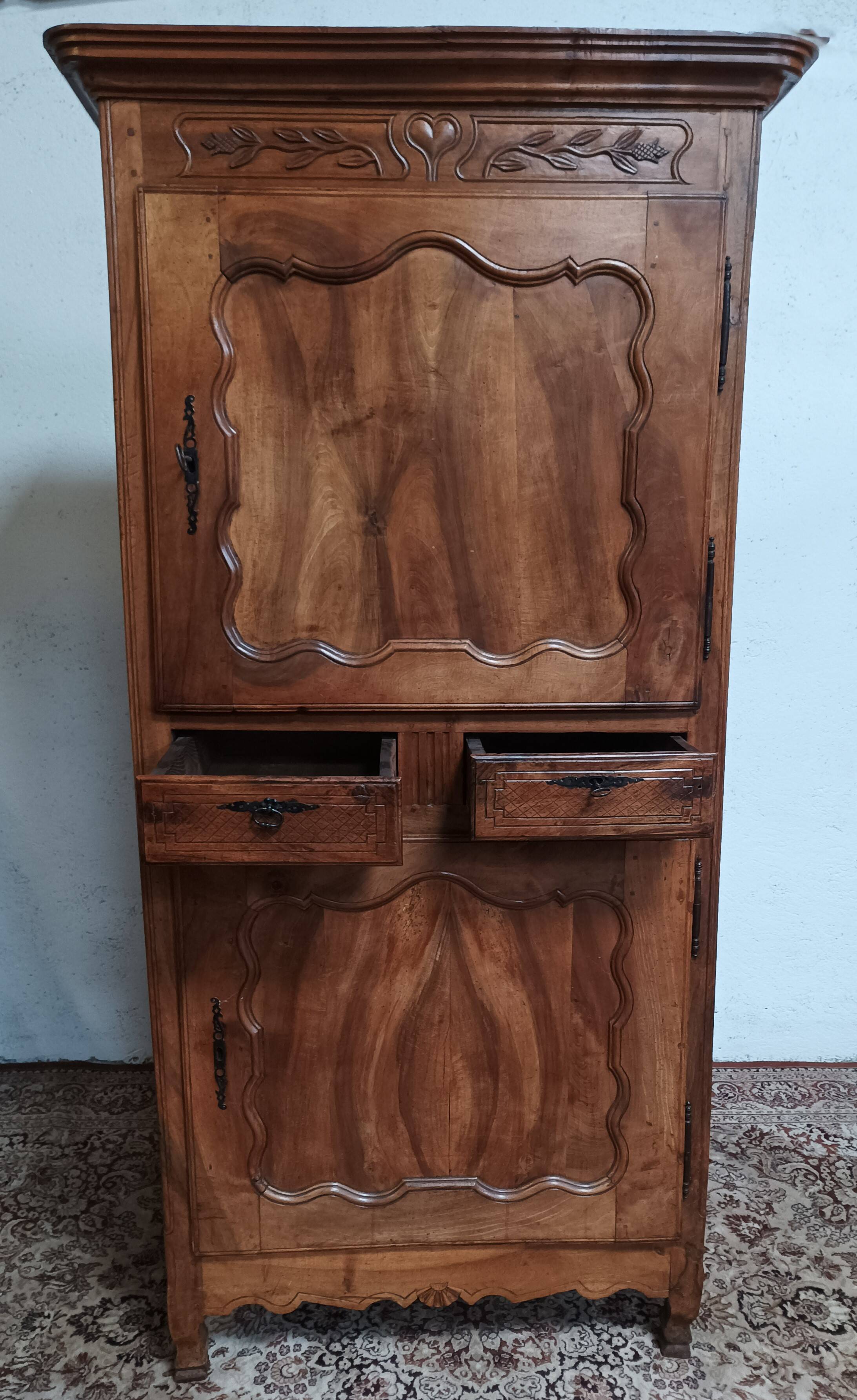 Louis XV standing man in walnut 18th century