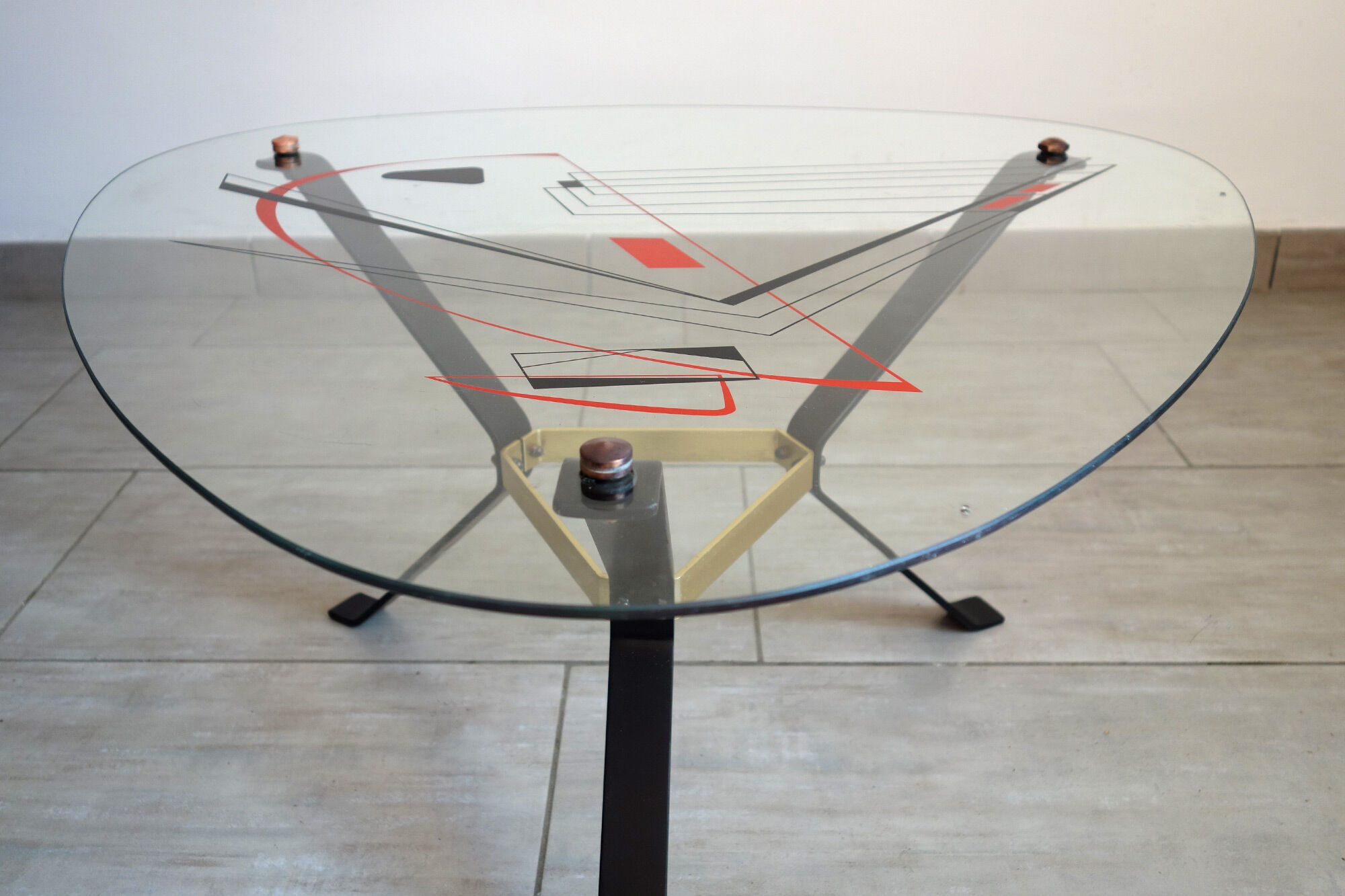 Vintage coffee table geometric decorations