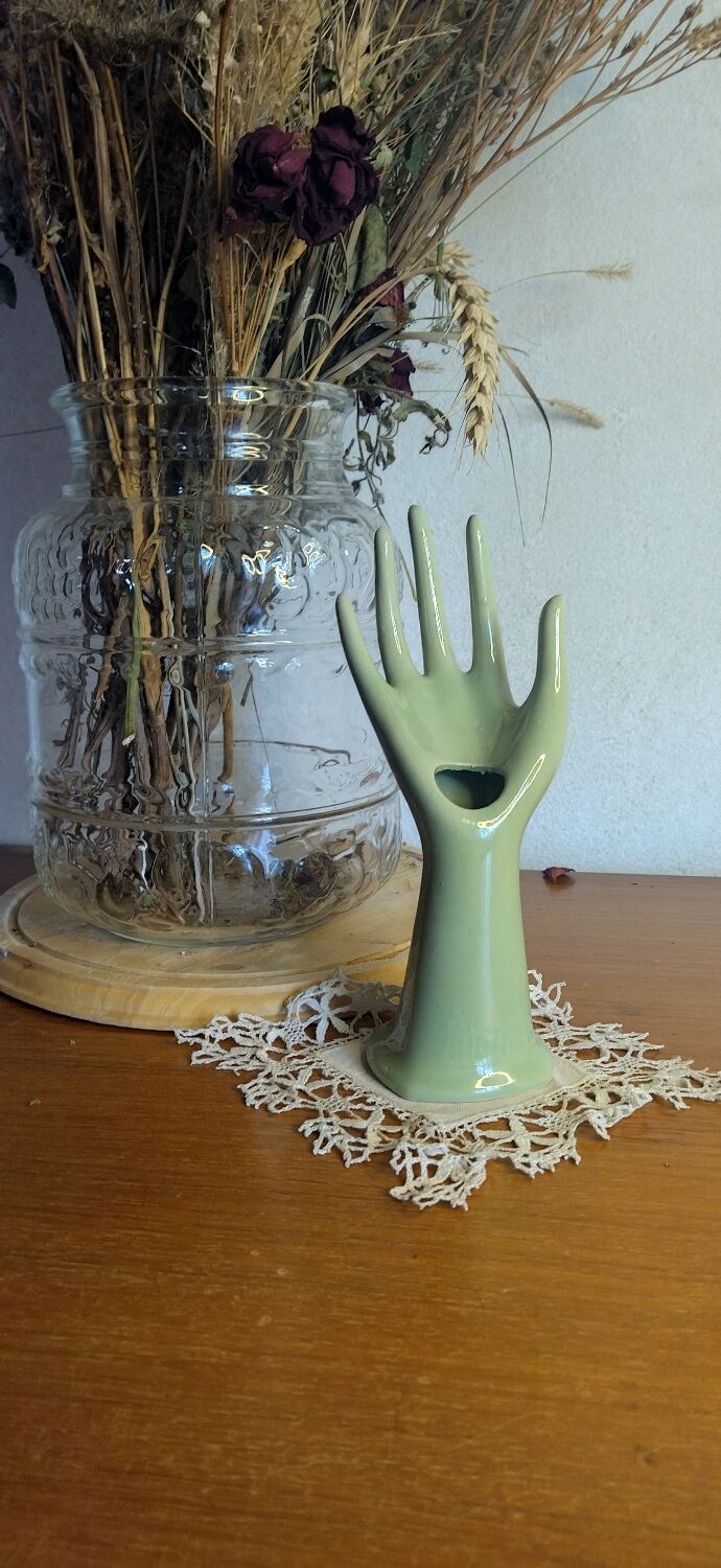Hand jewelry holder