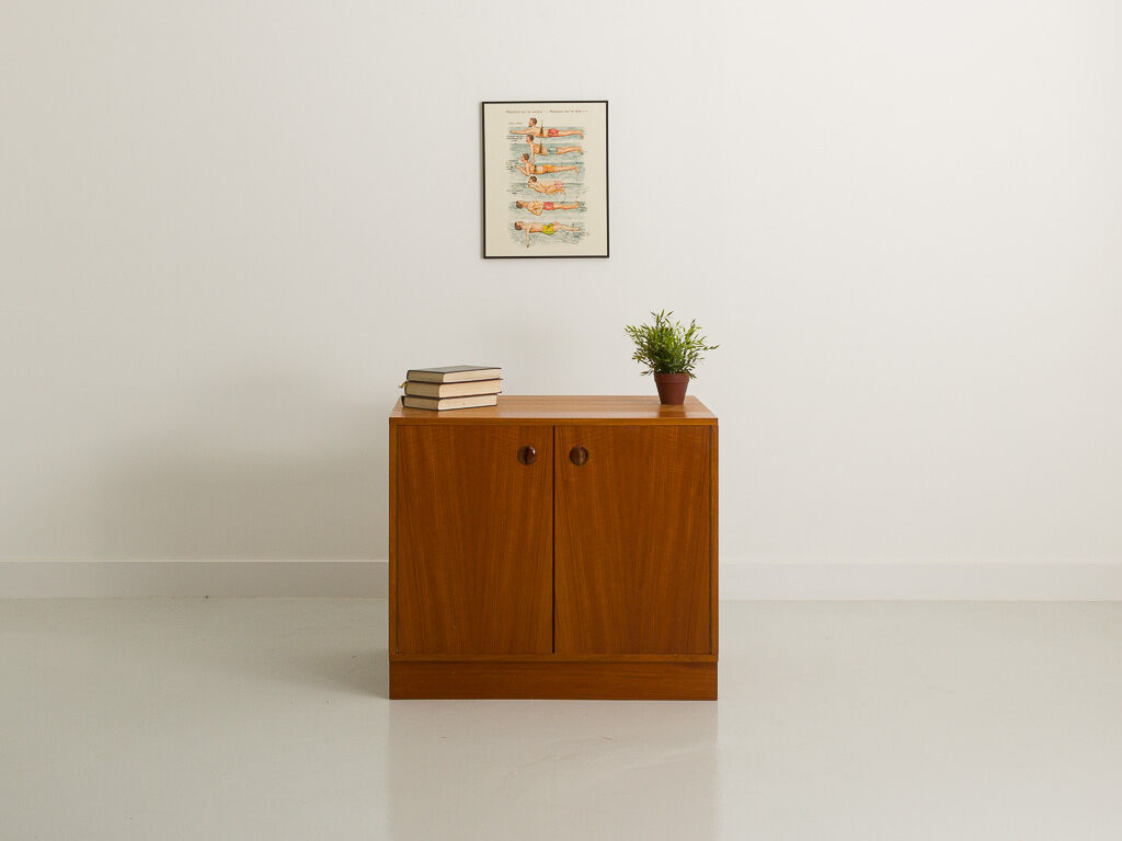 Commode en teck avec 2 portes battantes