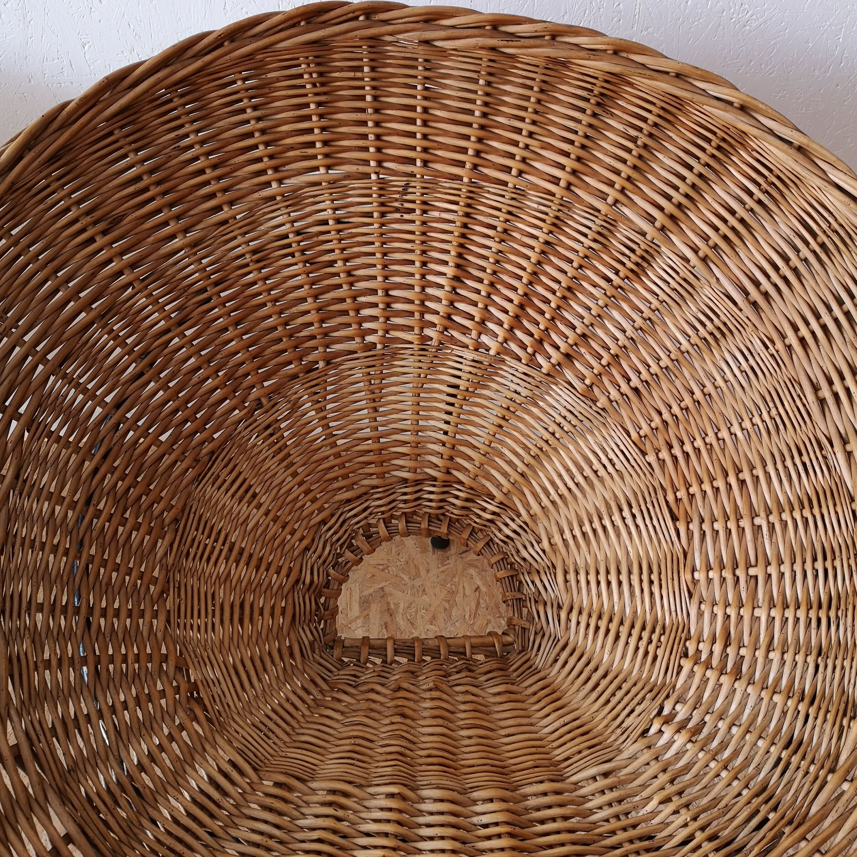 Wicker armchair years 60 tripod