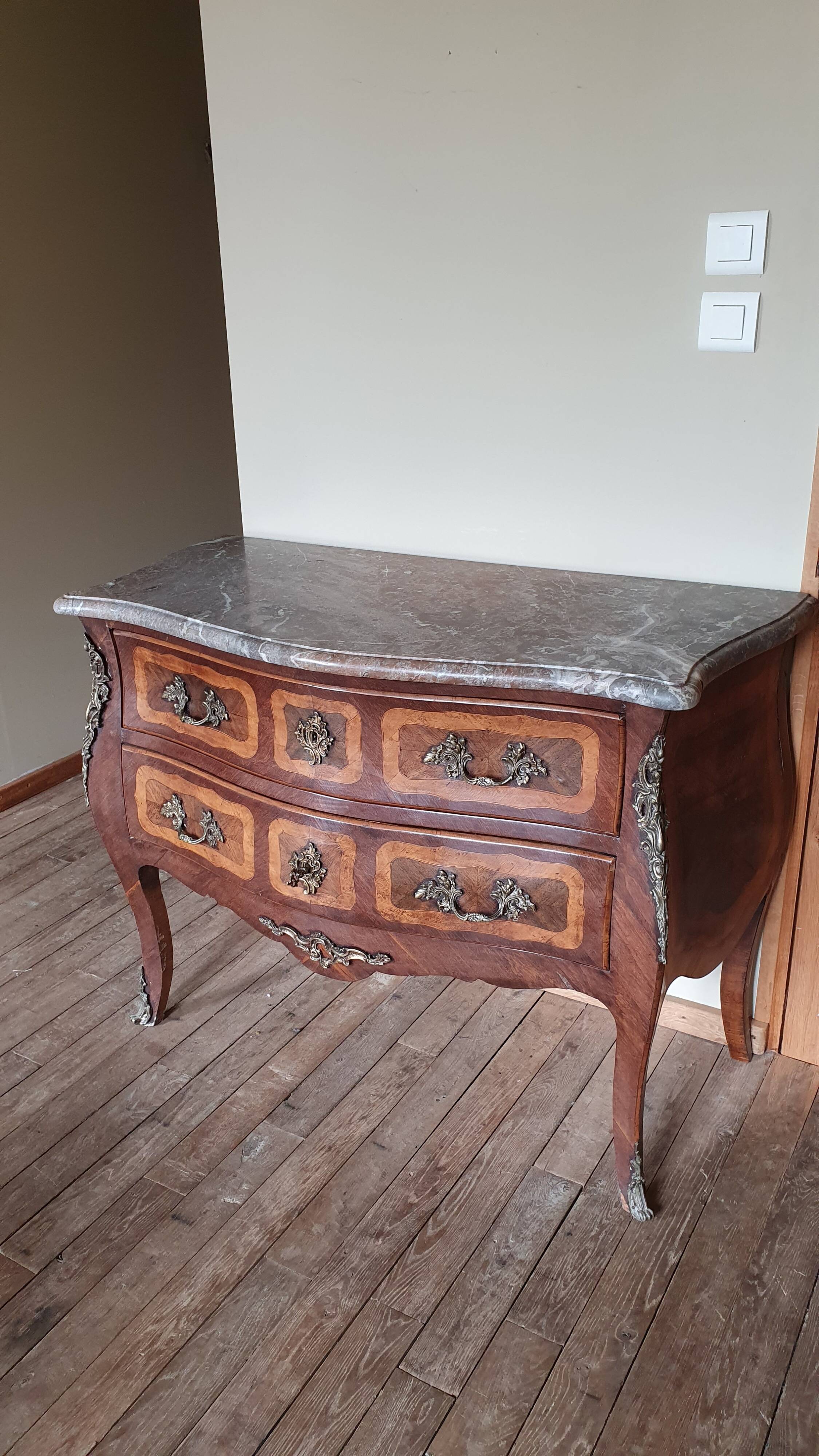 Commode sauteuse style Louis XV, époque XIXème