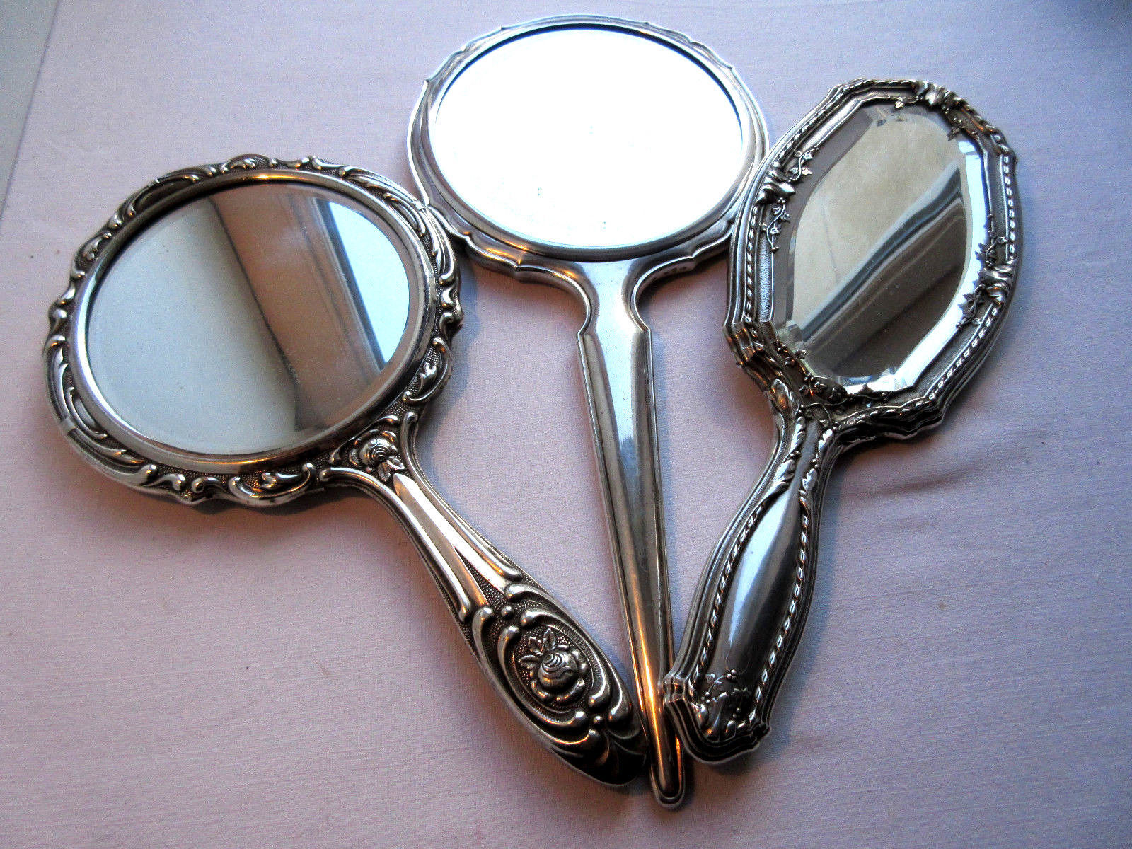 Art Nouveau hand-facing, mirror in repulsed silver frame, rose decoration 14x27cm