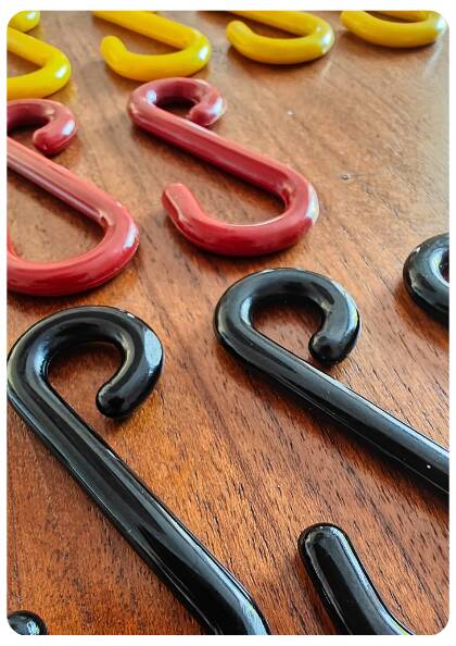 Paire de porte-manteaux String des années 50 par Karl Fichtel pour Dra