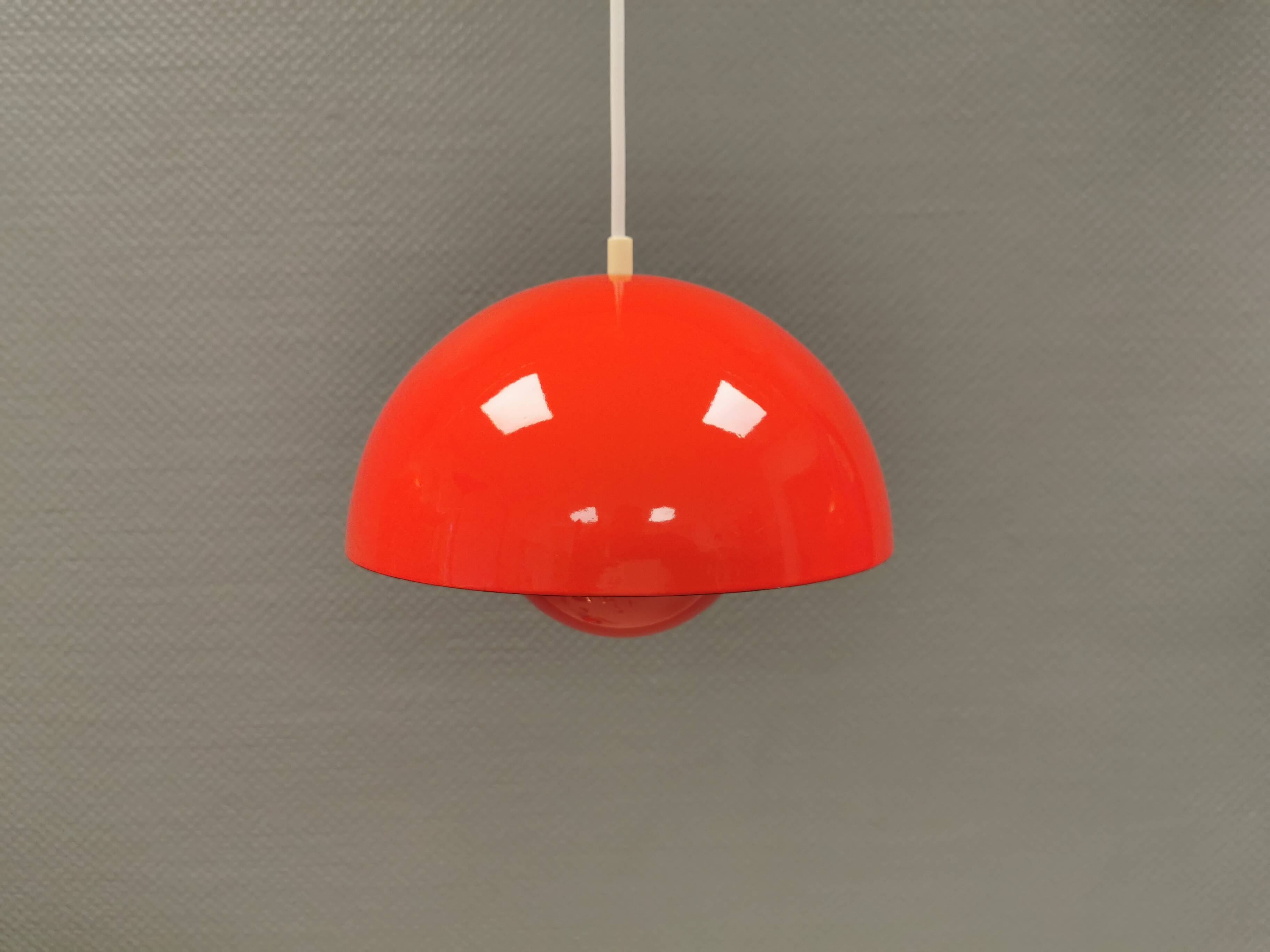 Suspension Flowerpot vp1 originales, conçue par Verner Panton.