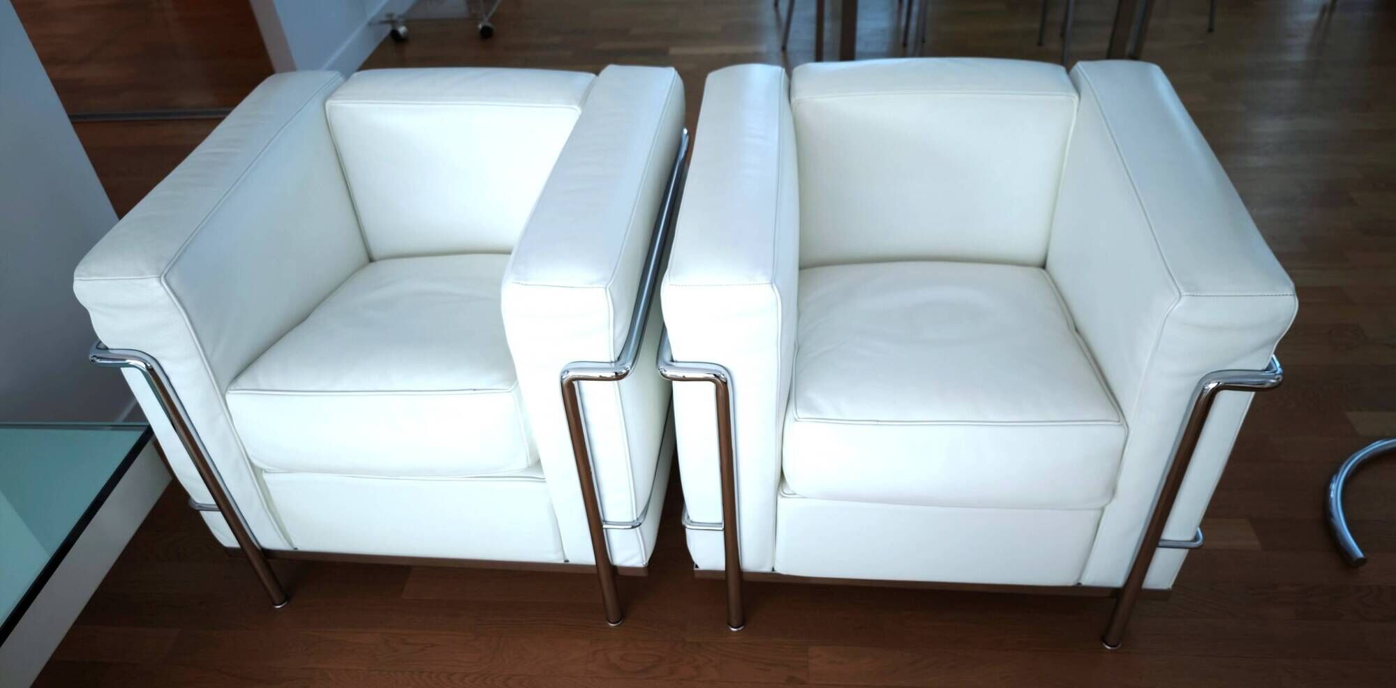LC2 armchair Le Corbusier white leather reissue Cassina (4 armchairs available).
