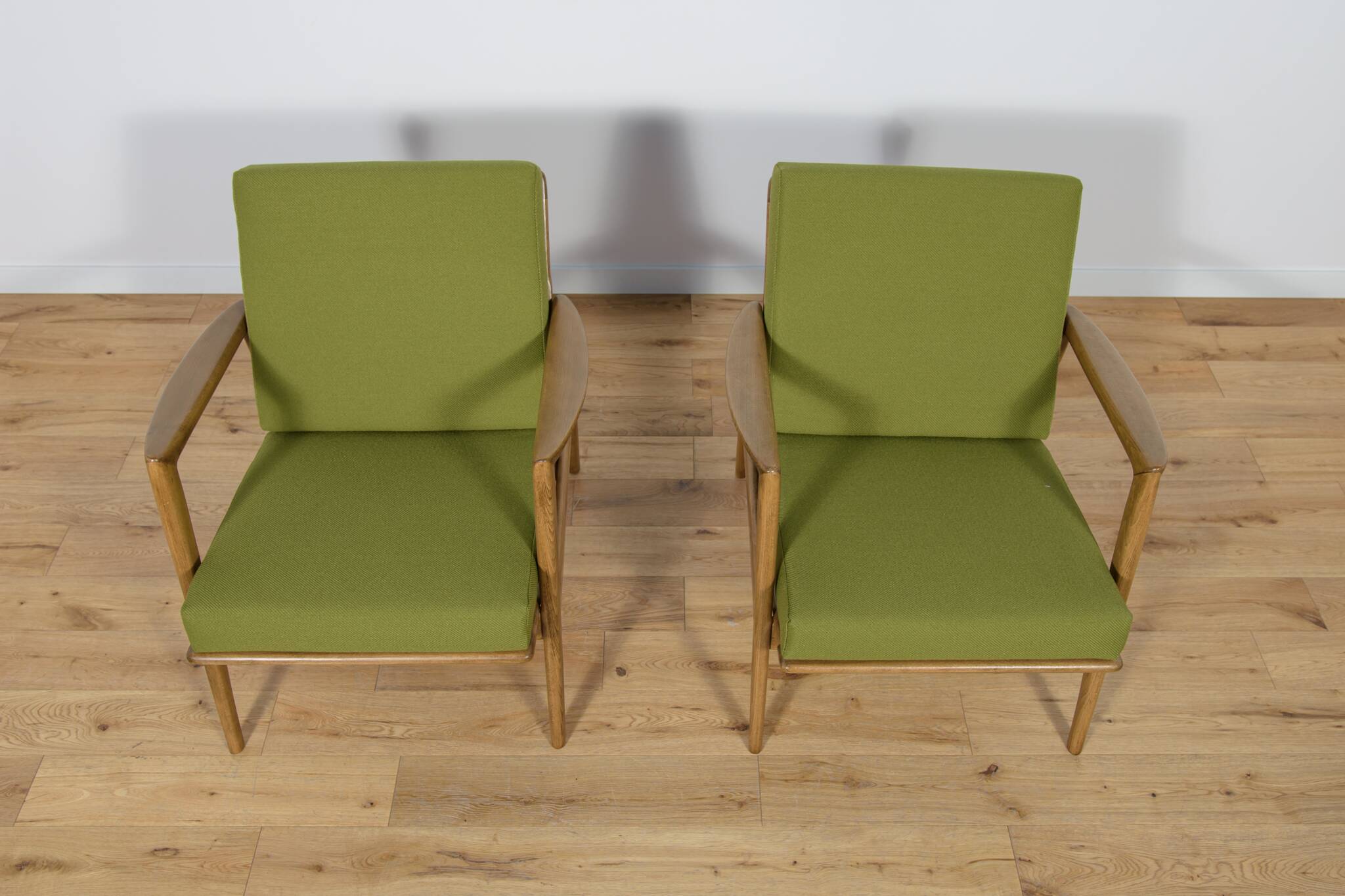Model 300-192 Armchairs by Juliusz Kedziorek from Goscinska Furniture Factory, 1970s, Set of 2