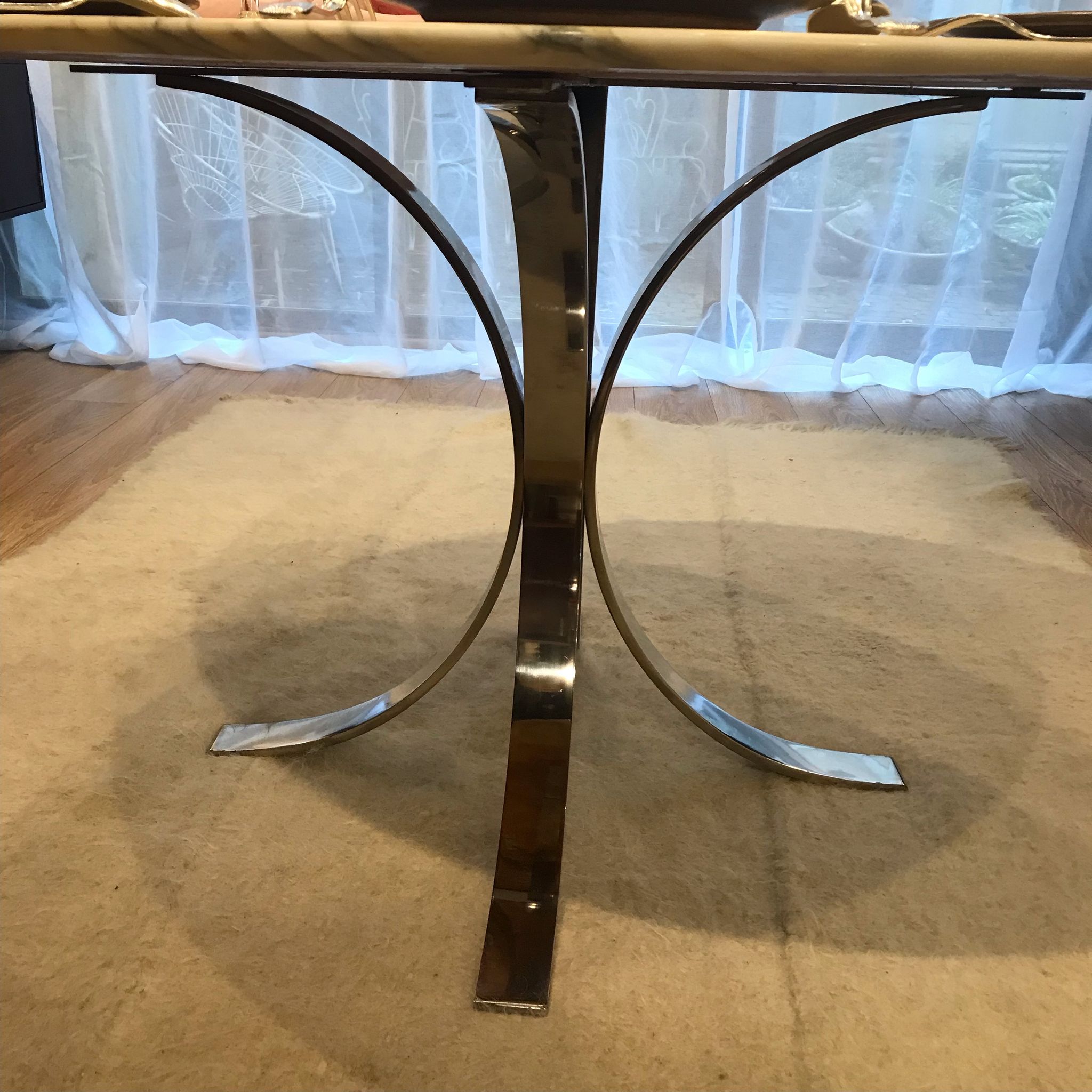Round table roche bobois in marble chrome steel of the 70s