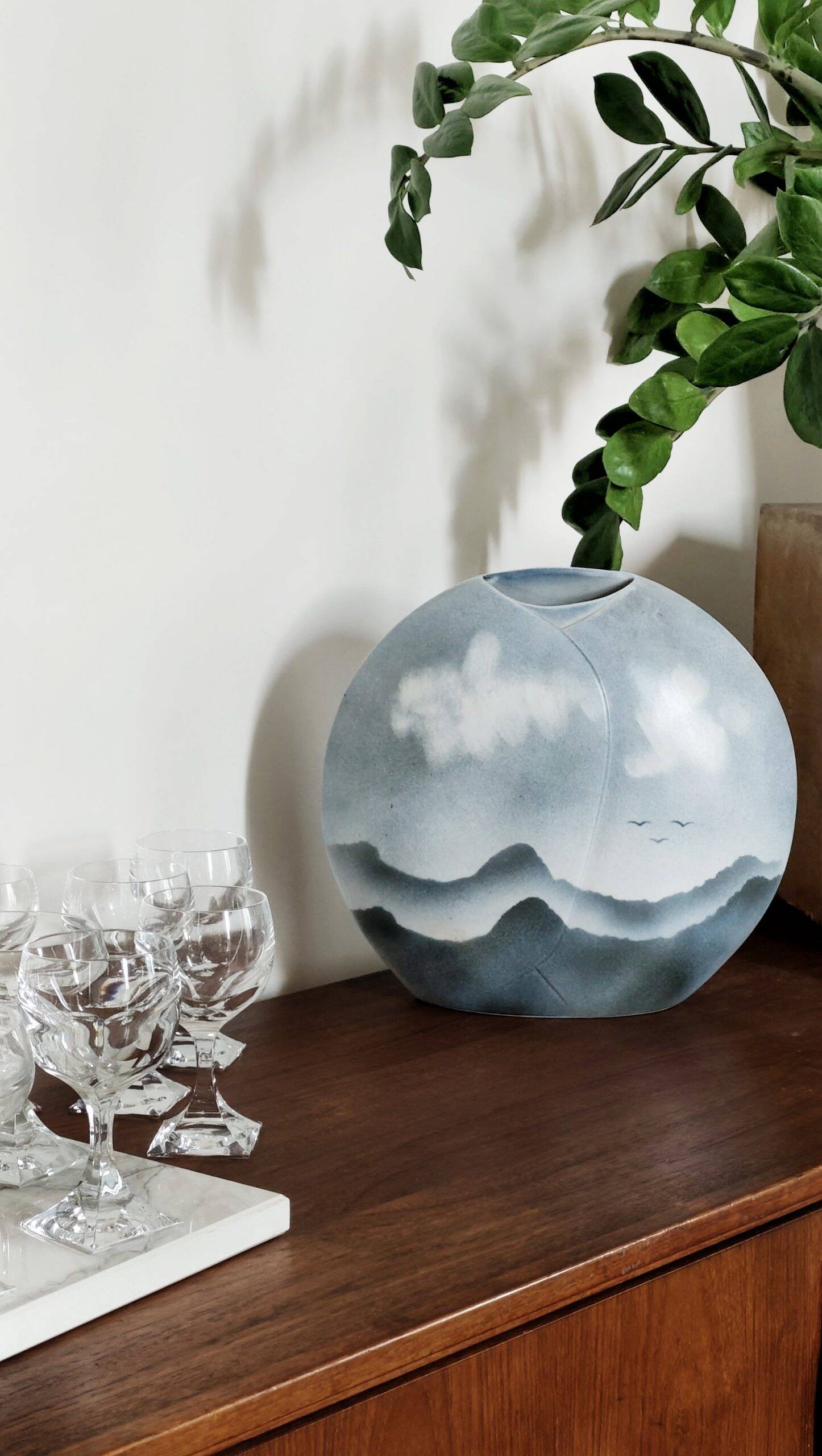Large Virebent lenticular vase – Mountain sky design