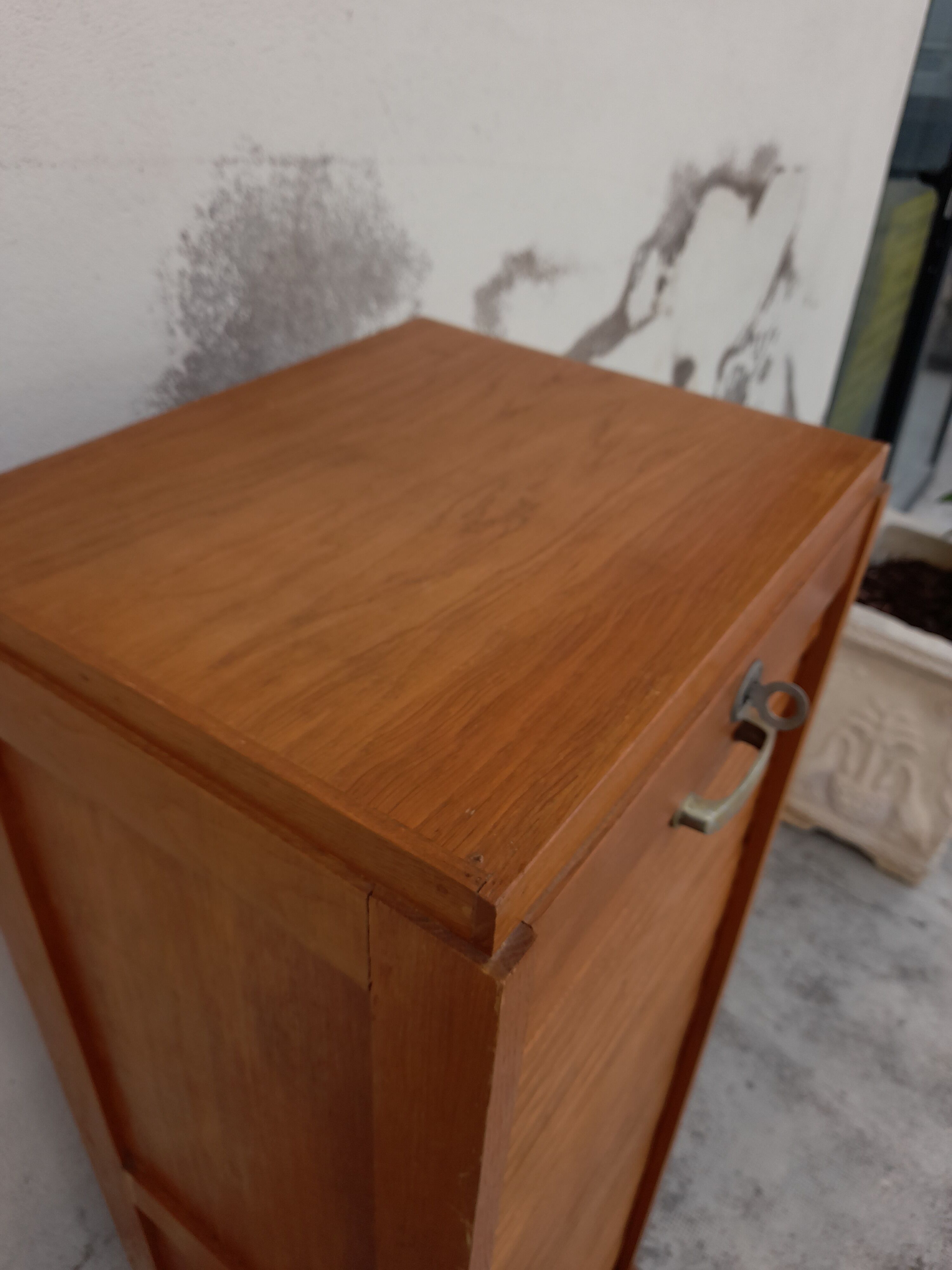 Old curtain cabinet cabinet