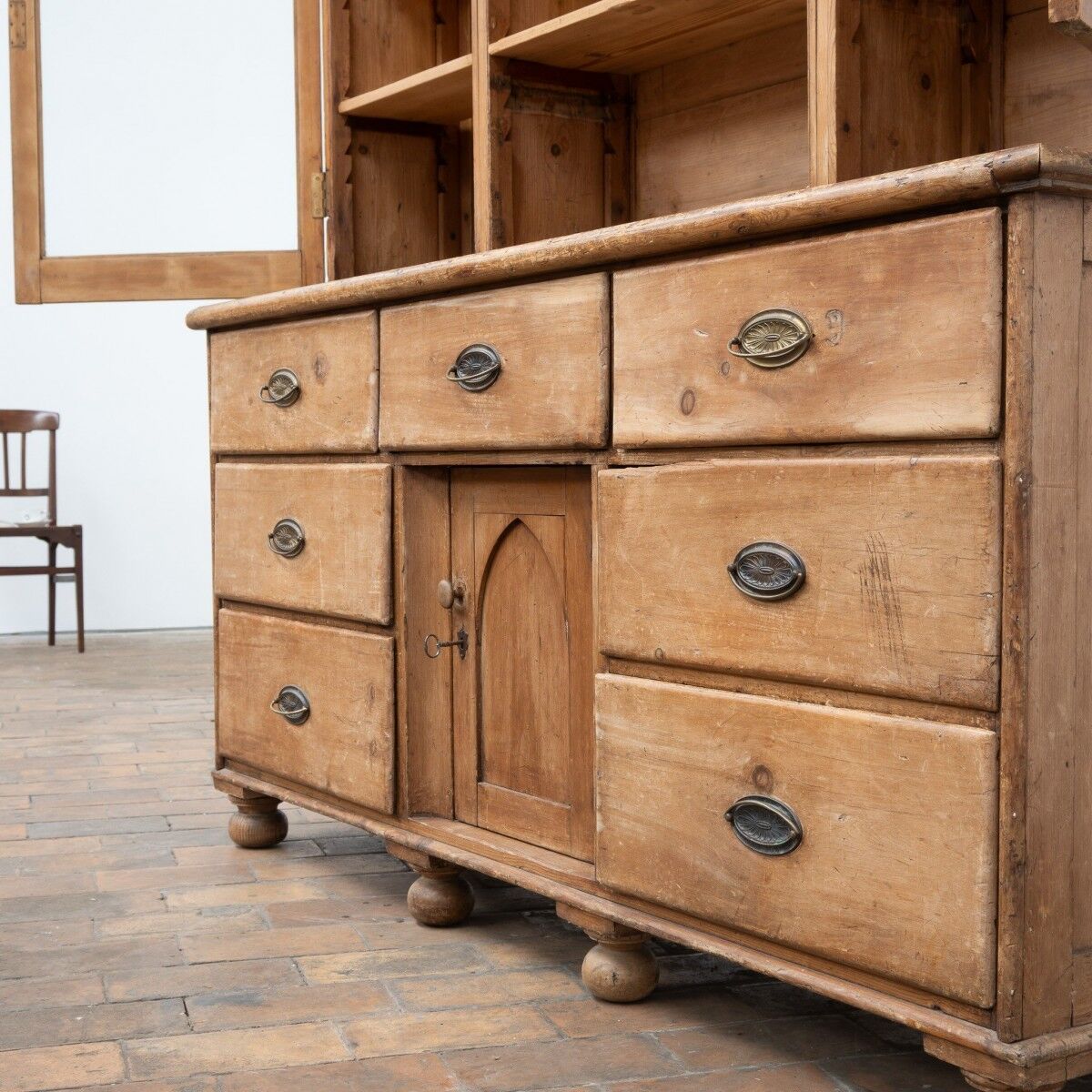 Antique pine dresser – Early 20th century