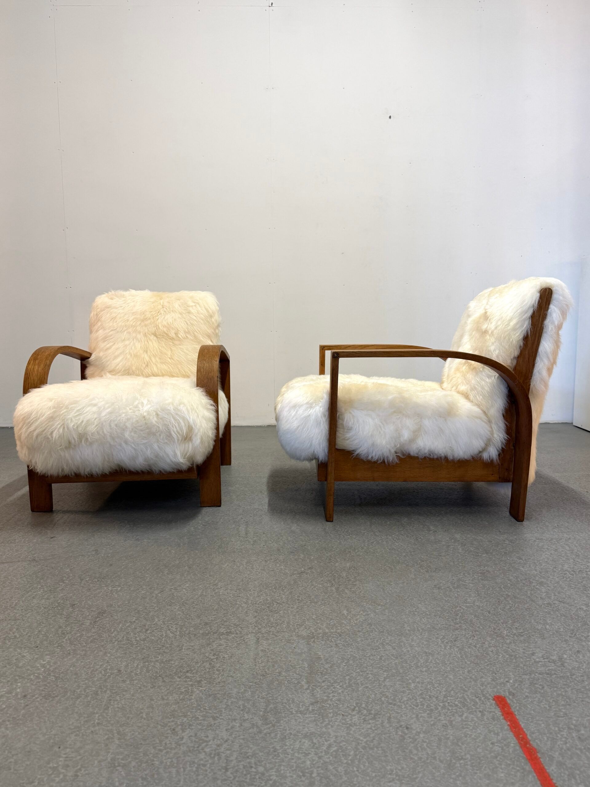 Fauteuils en peau de mouton Art Déco