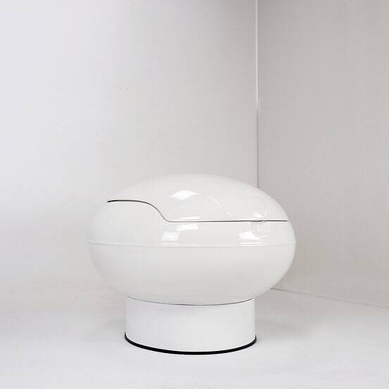 white lacquered "Egg" Lounge Chair