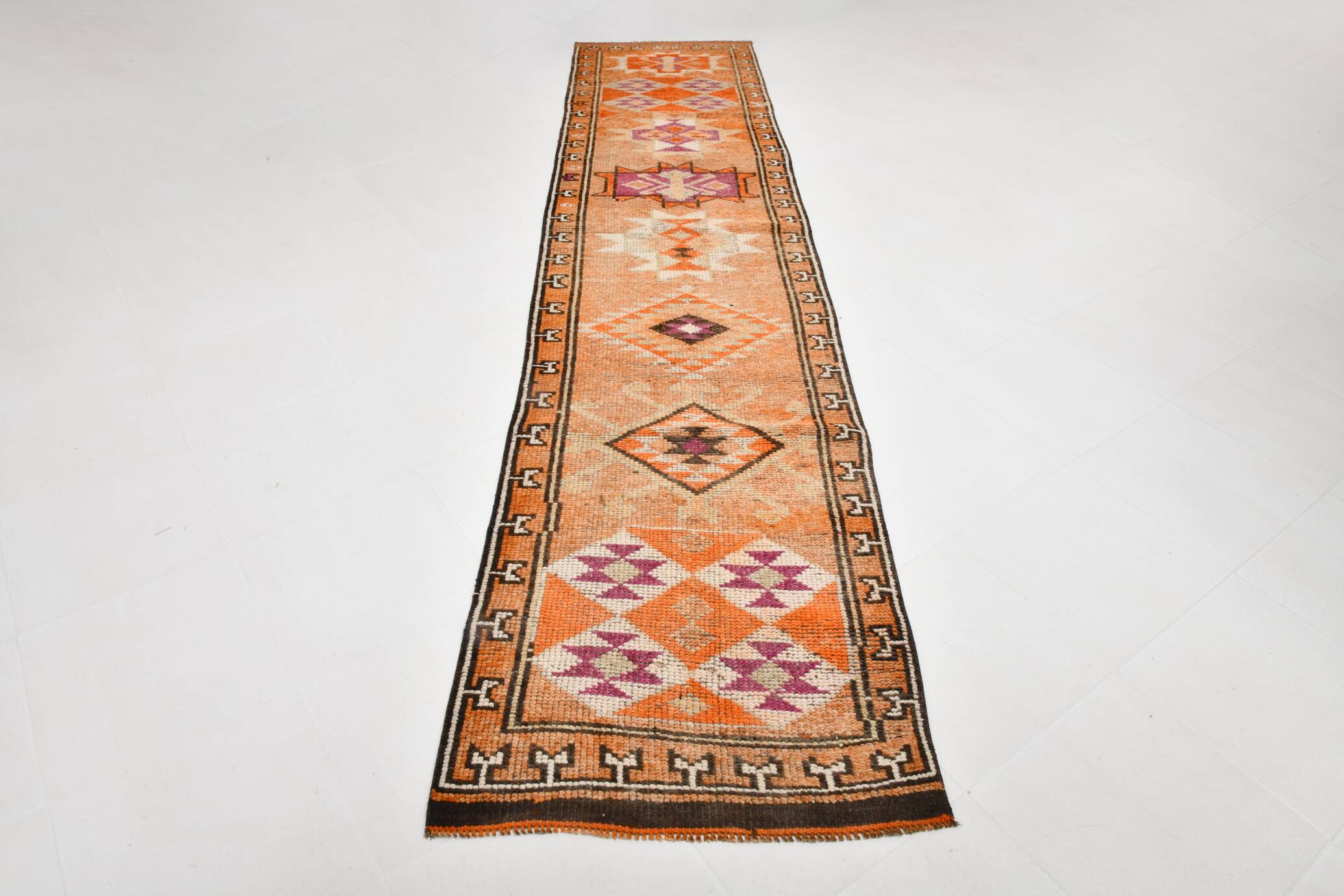 Rare Tapis Runner Vintage Anatolien, Tons Orange et Violet, Fait Main