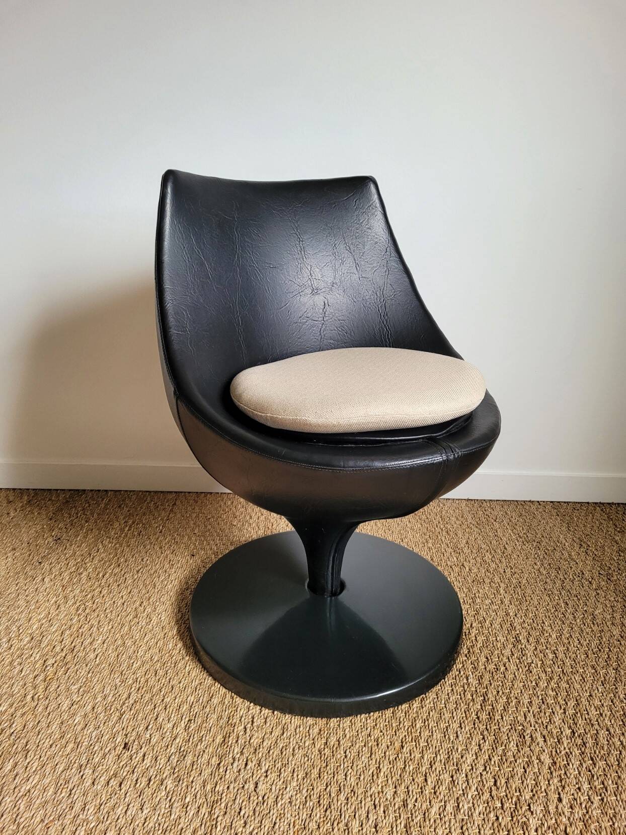 Vintage designer armchair "Polaris" by Pierre Guariche for Meurop 1960