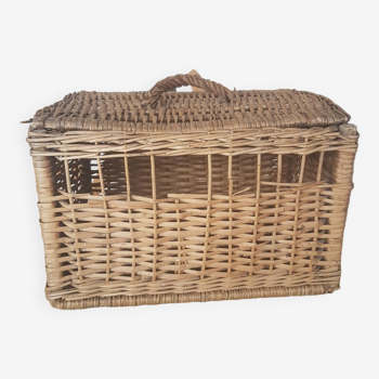 Market basket for transporting poultry, rabbits and cats with wicker lid