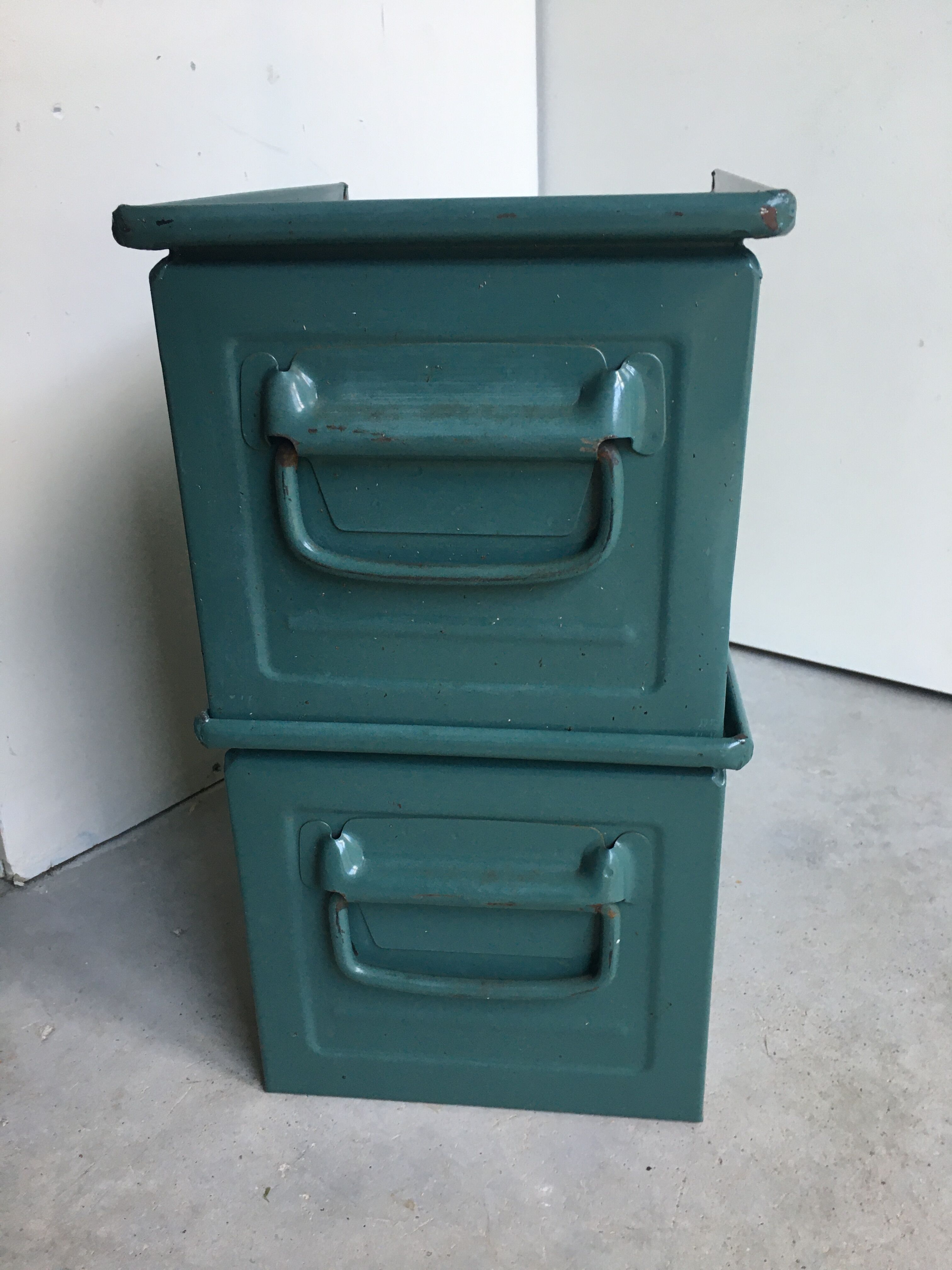 Metal beaked lockers