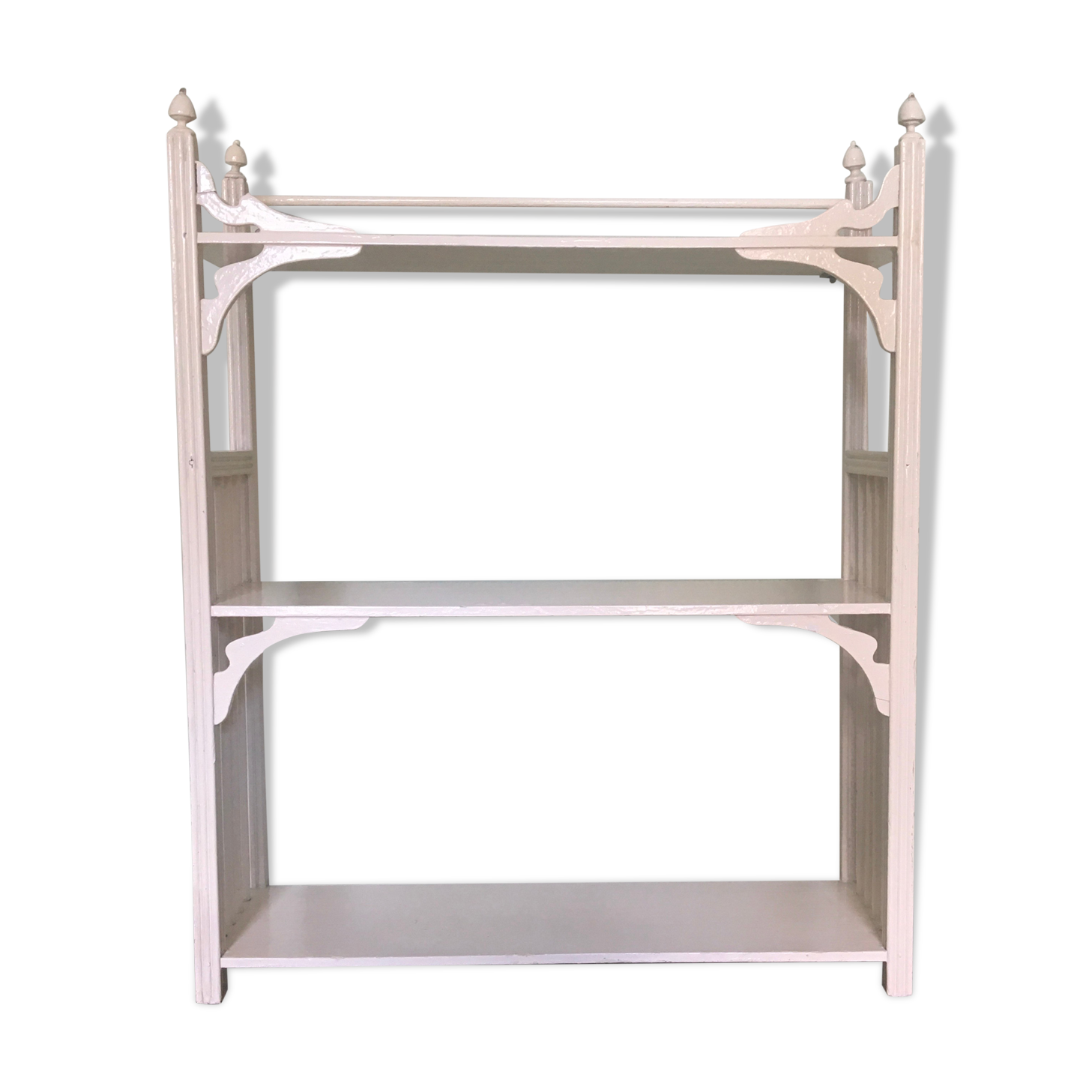 Wall-mounted shelf cabinet to hang