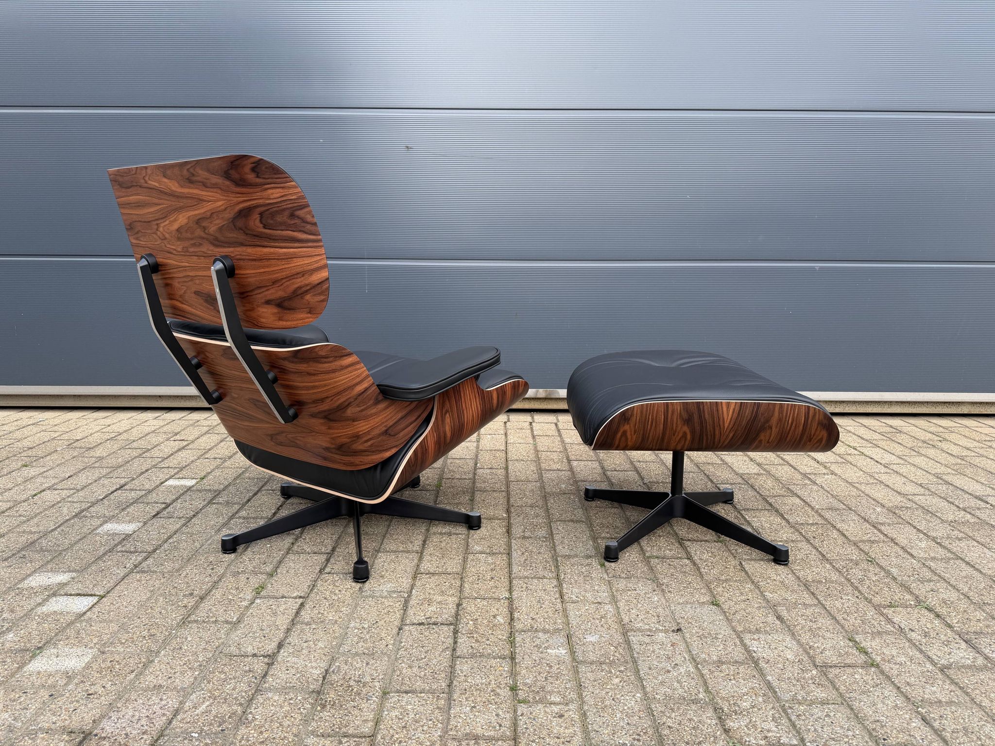 Vitra Eames Lounge chair XL + Ottoman, Zwart leder & Santos Palissander