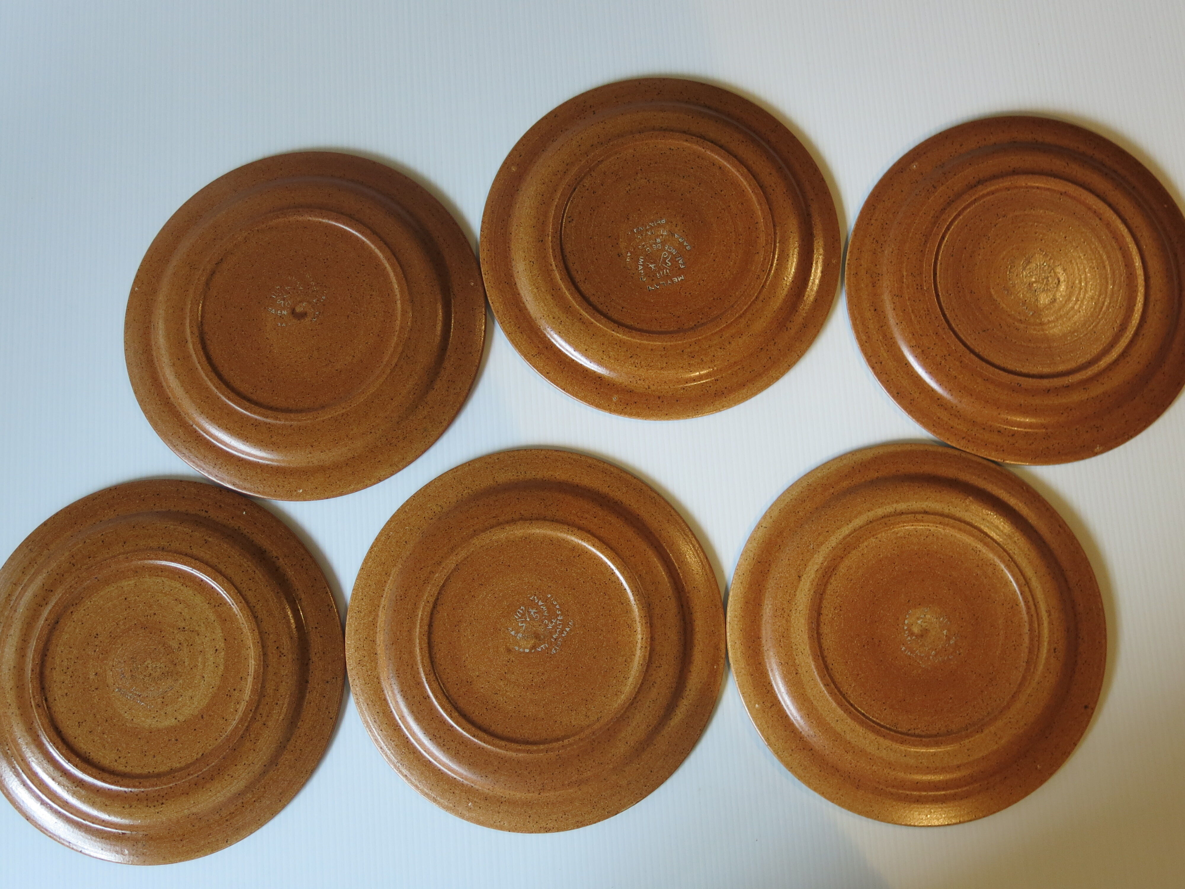 6 assiettes à dessert en grés marron de chez St Amand modèle "meylan"