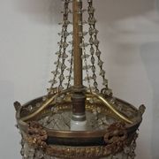 Antique balloon chandelier with pendants, in brass and with mouldings.
