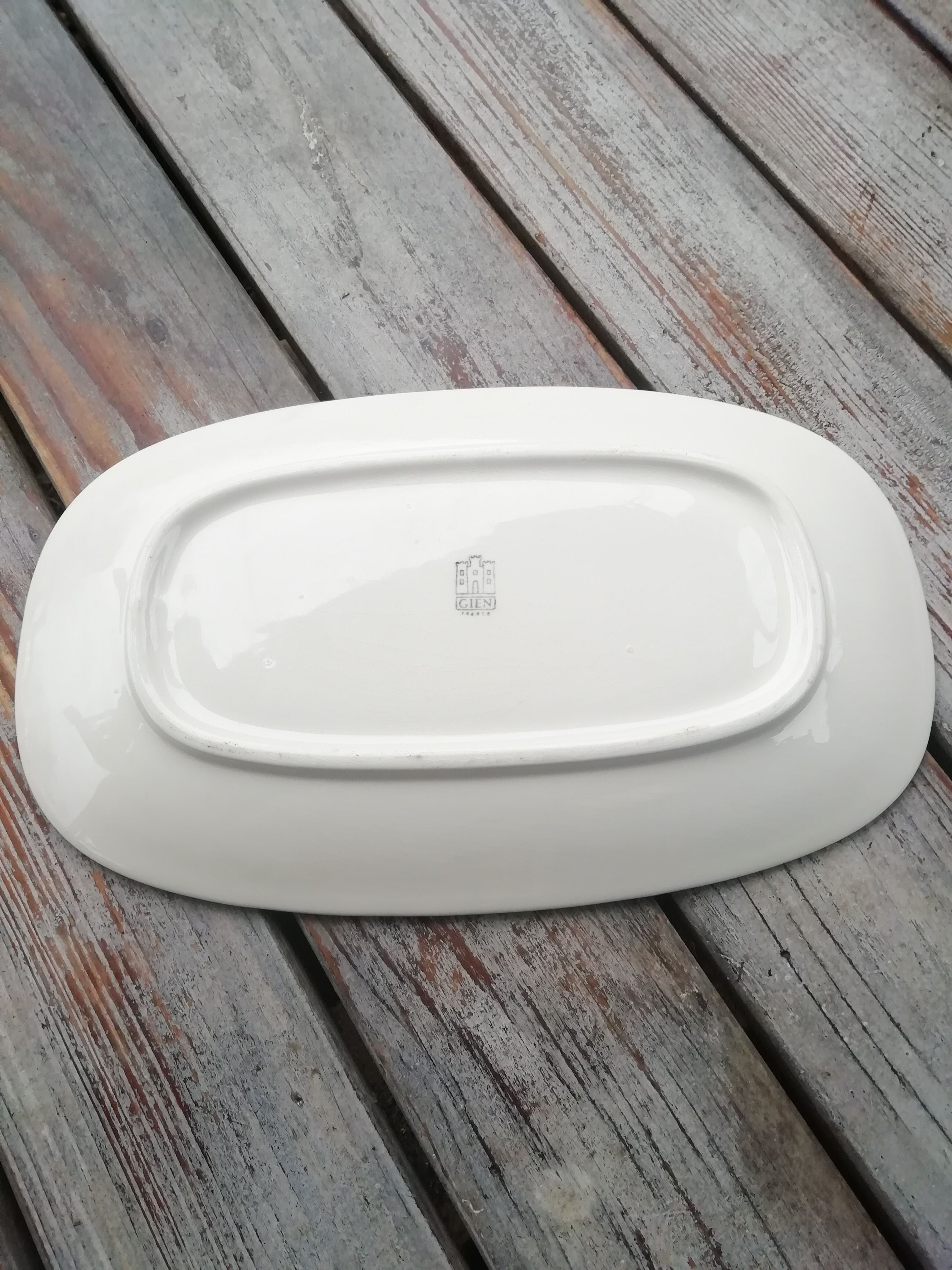 Gien pea dish