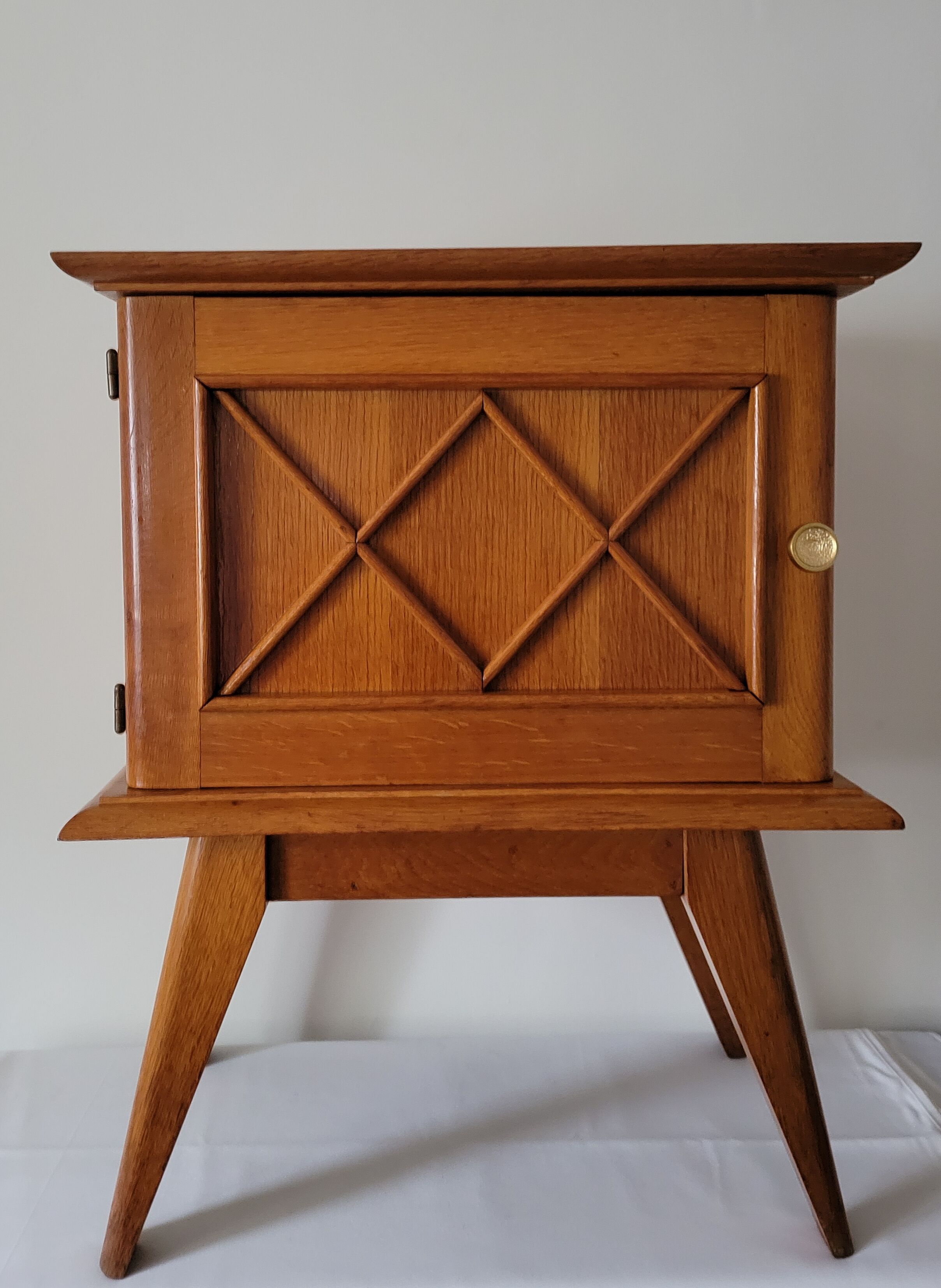 Bedside table compass legs