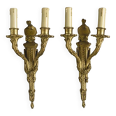 According to Jean-Charles Delafosse (1734-1791). Pair of bronze wall sconces.