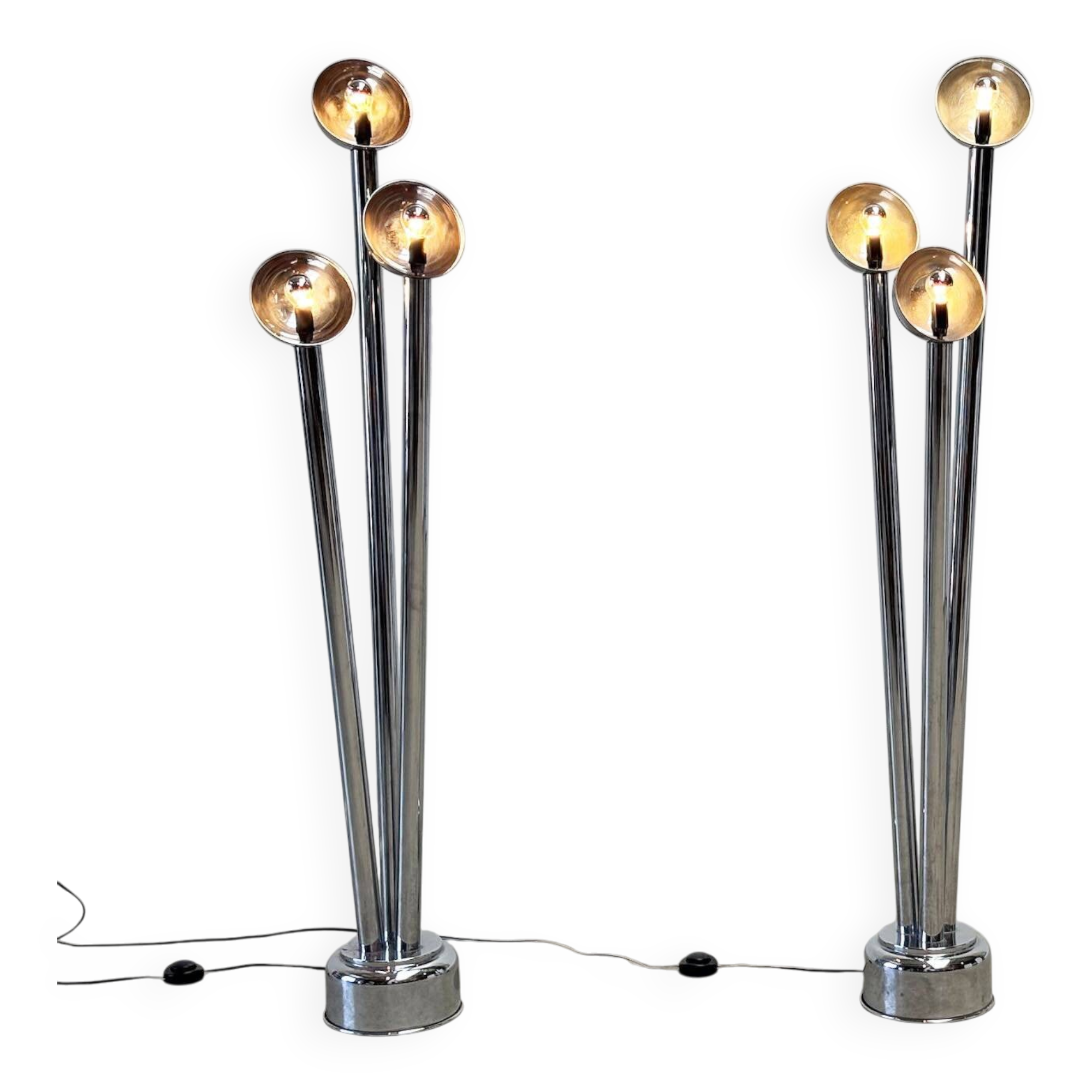 Paire de rares lampadaires chromés de Jules Dewaele