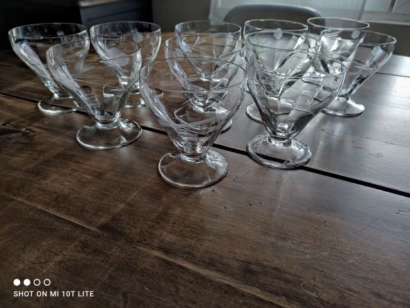 Set of 11 champagne glasses on low foot in old glass engraved floral decoration