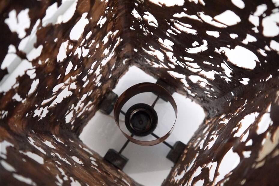 Finnish lamp by Aimo Tukiainen in carved copper 1970