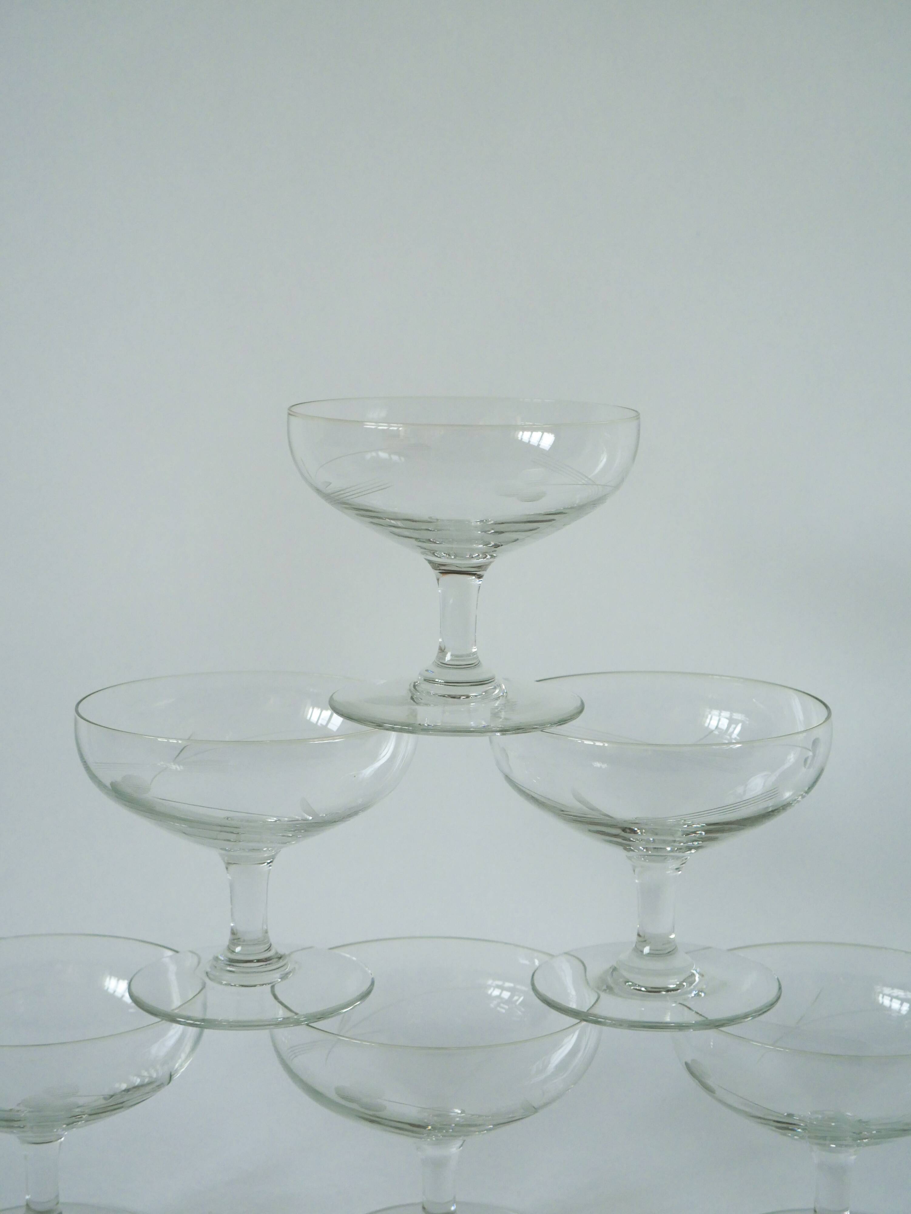 set of 6 engraved crystal champagne glasses 1950 8 X 9.5 cm