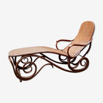 Wooden chaise-longue and cannage, Thonet