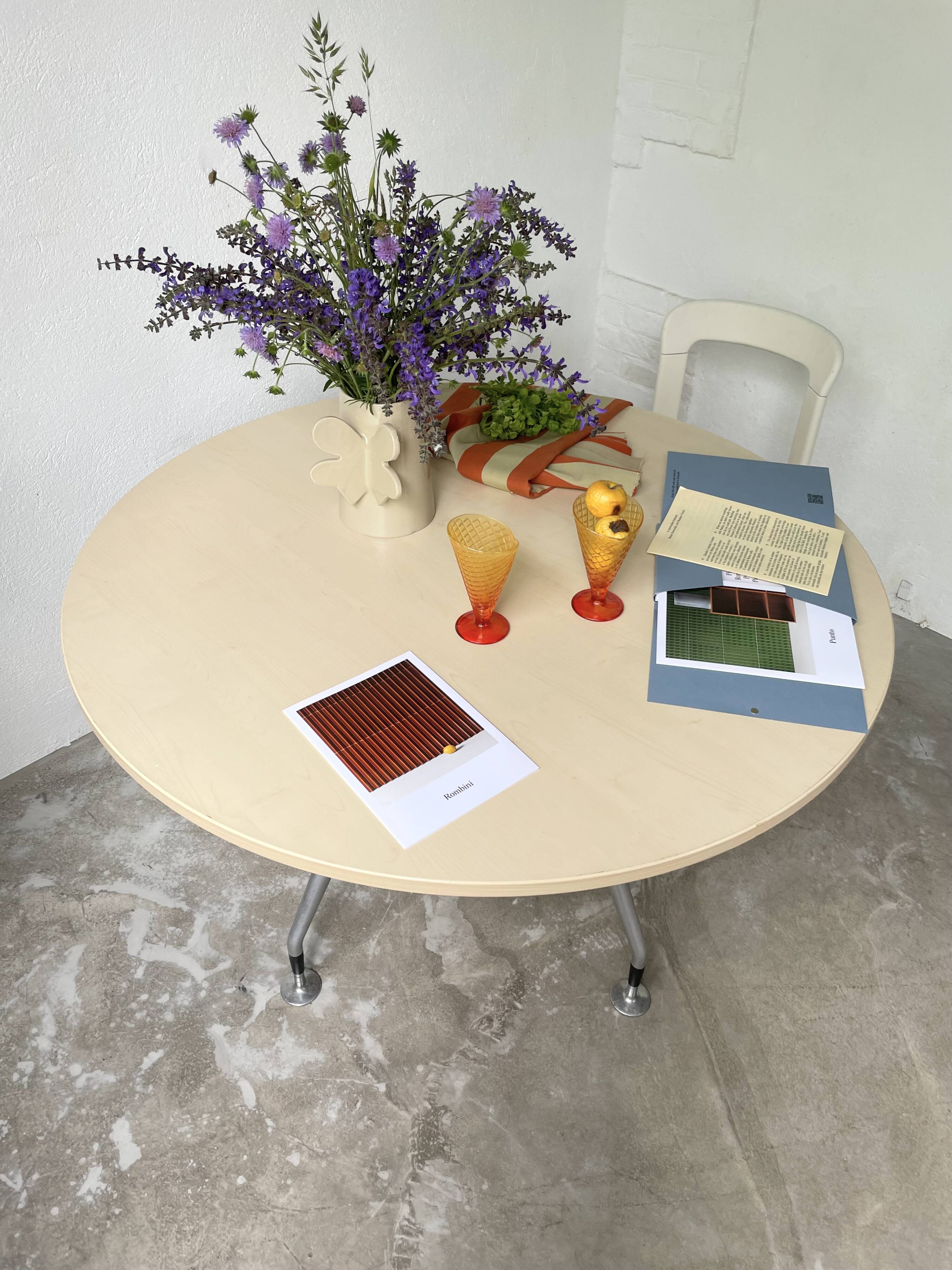 Tecno Nomos Round Table Brushed Metal
