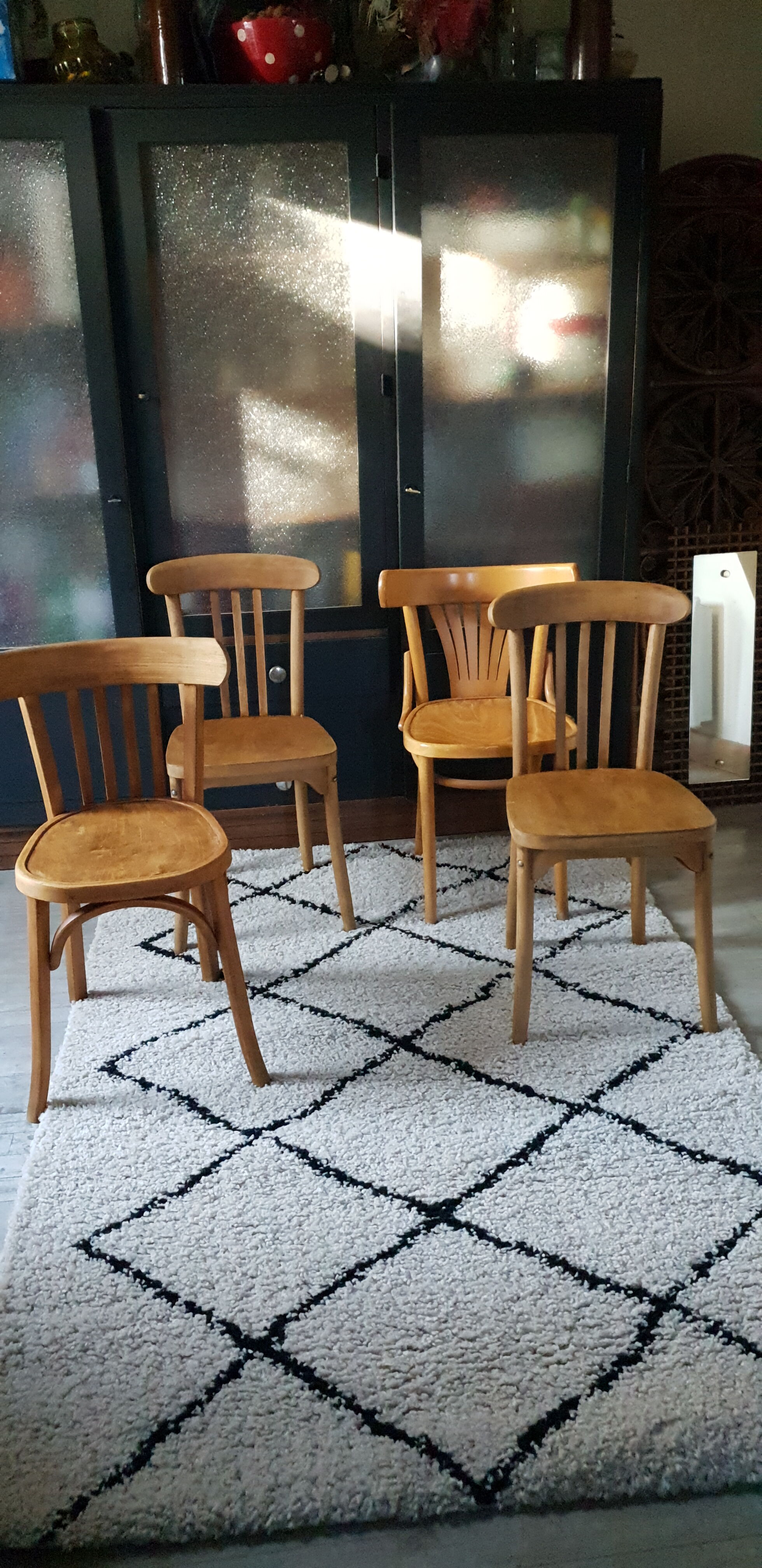 Suite de quatre chaises bistrot